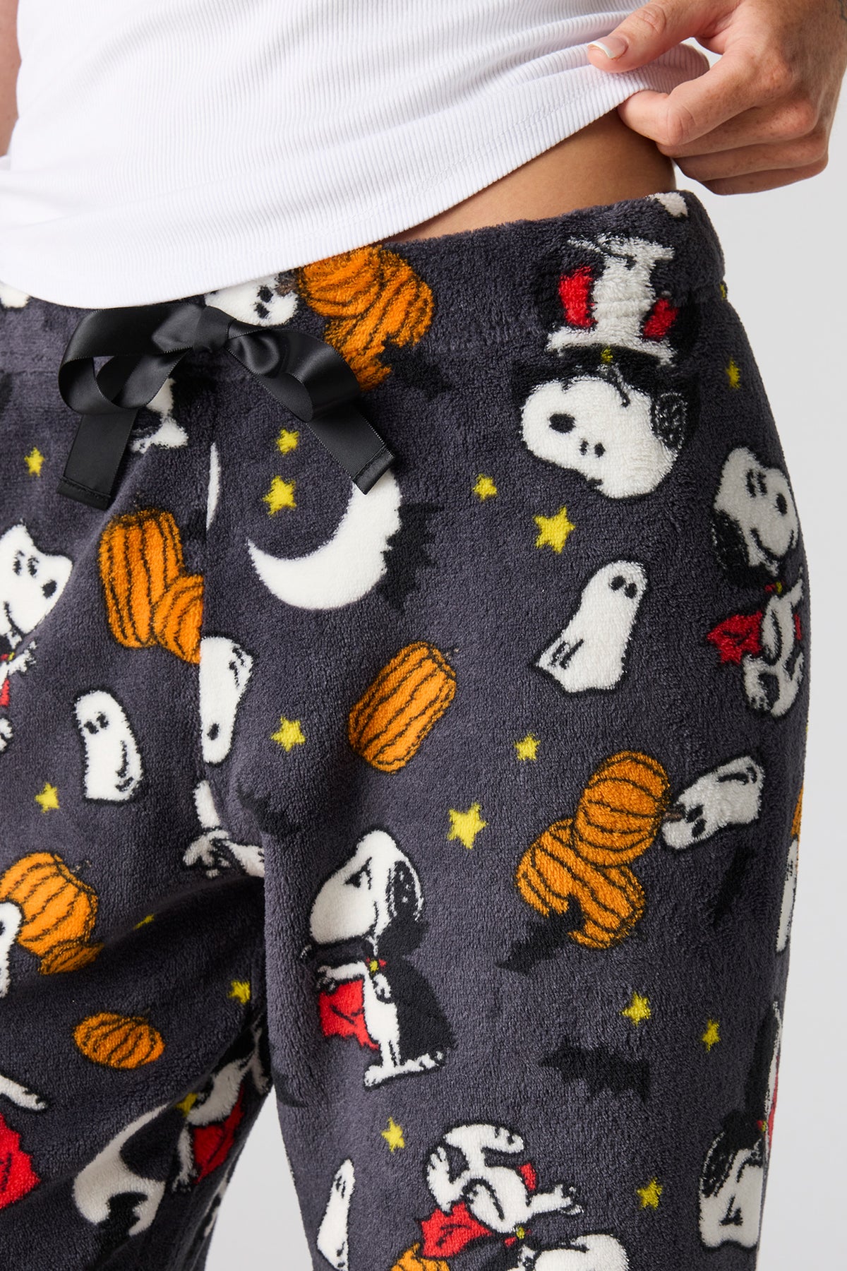 Alt View 4. Peanuts Halloween Plush Pajama Pant - Charcoal