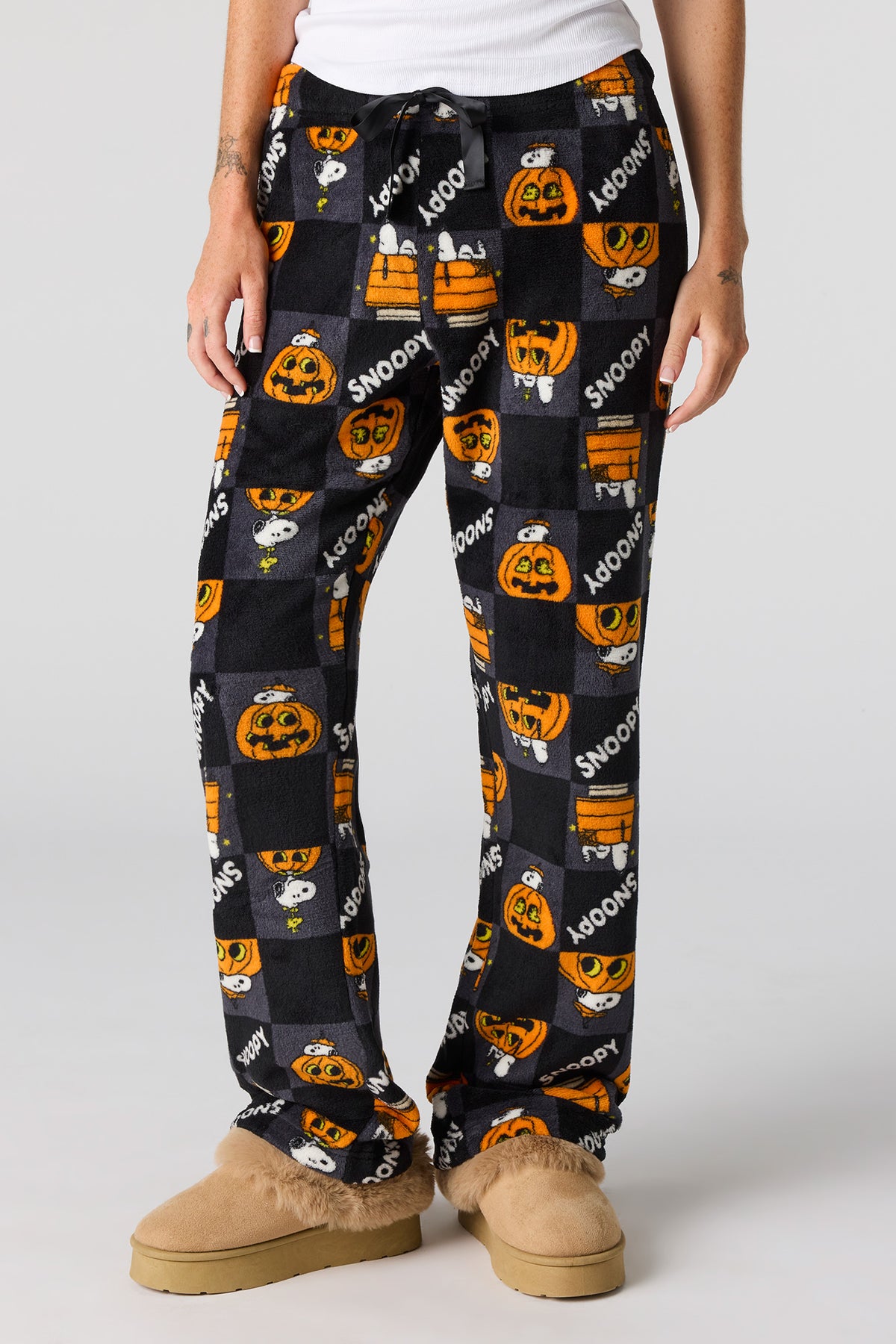 Alt View 2. Peanuts Halloween Plush Pajama Pant - Black