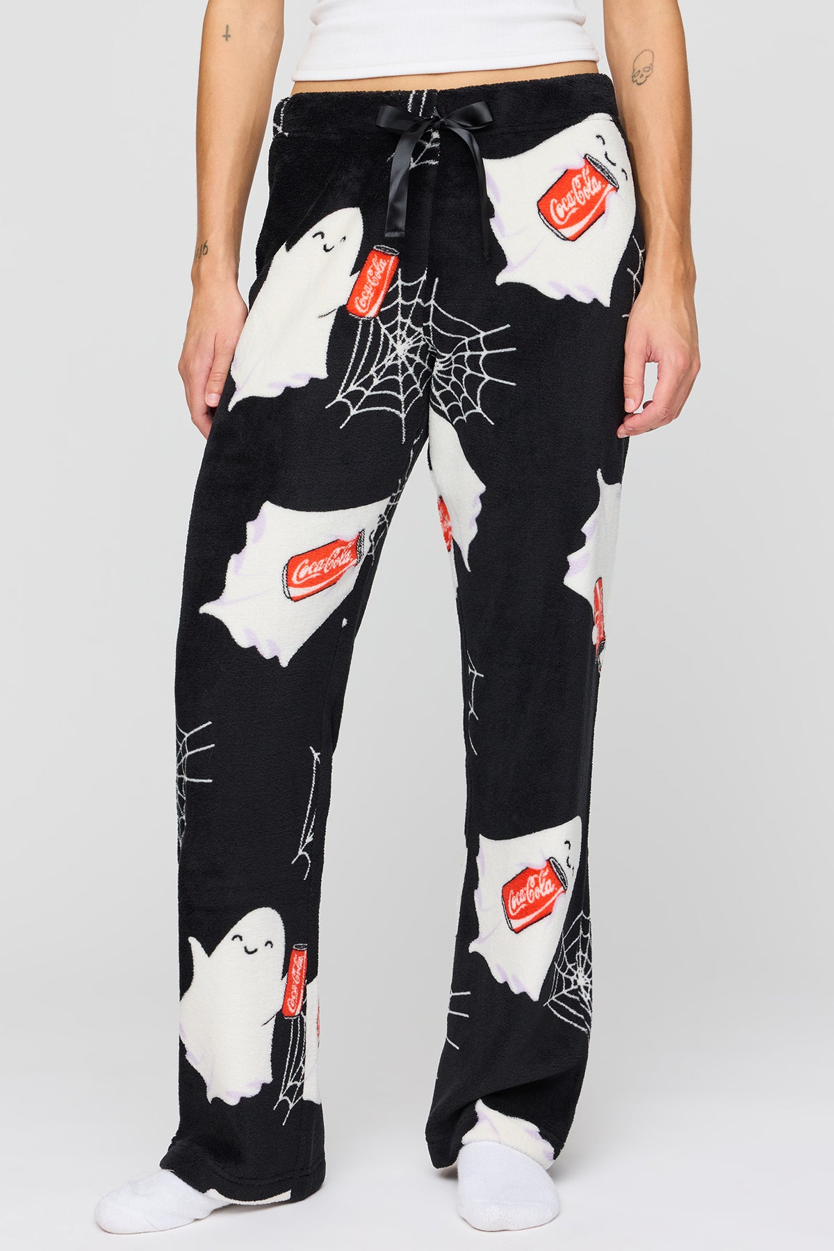 Vue alternative 2. Pantalon de pyjama en peluche à imprimé Coca-Cola Halloween 