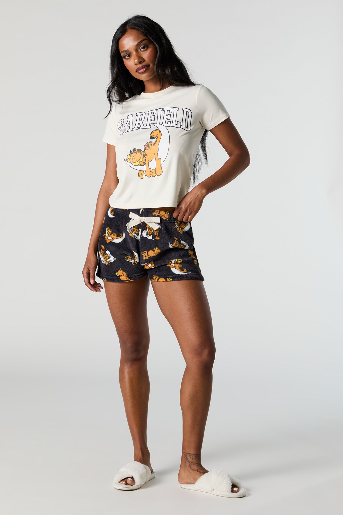 Ensemble-pyjama 2 pièces avec t-shirt à imprimé Garfield et short pelucheux