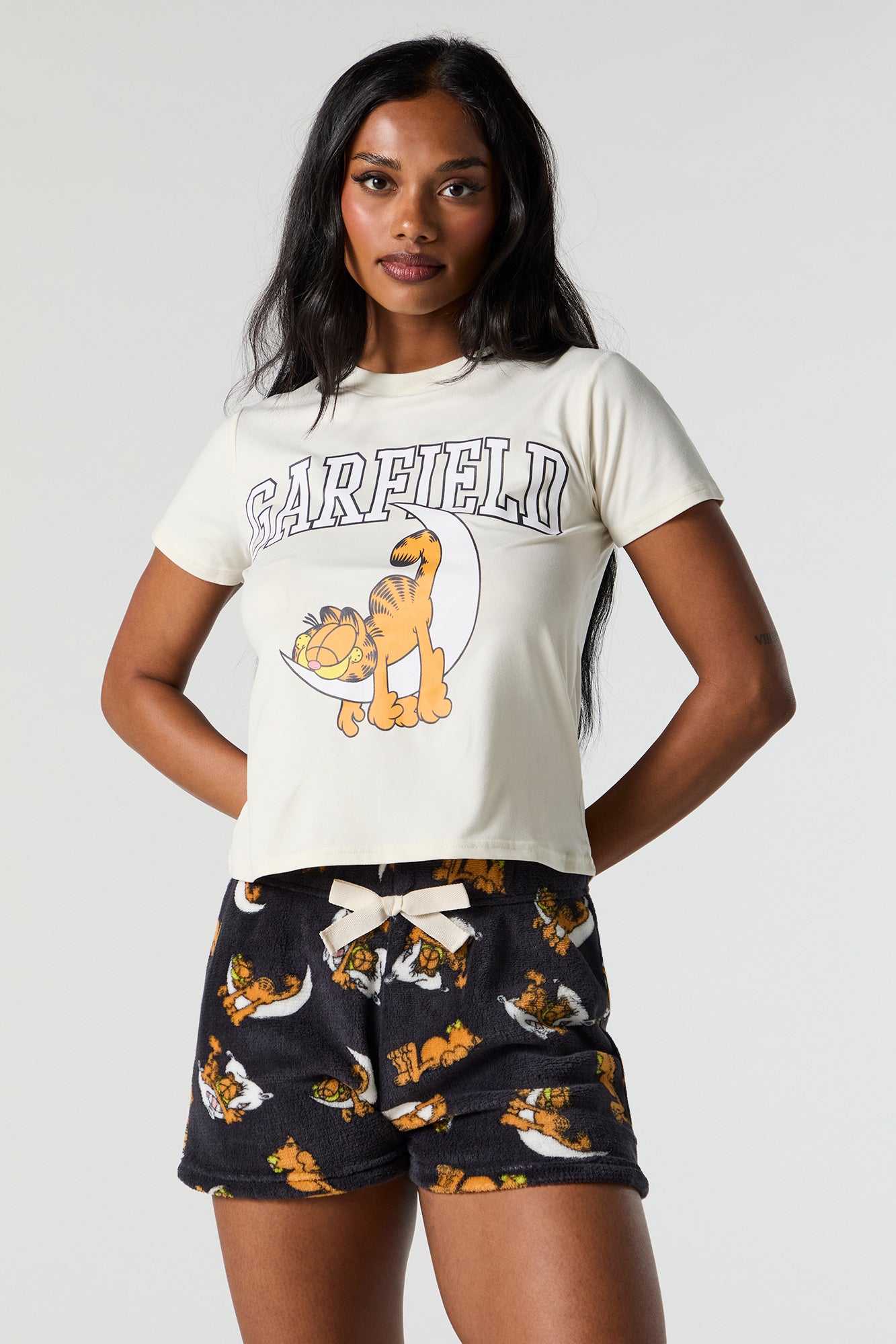 Ensemble-pyjama 2 pièces avec t-shirt à imprimé Garfield et short pelucheux