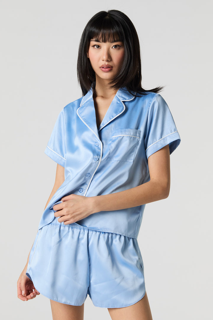 Ensemble pyjama avec chemisier boutonné en satin et short