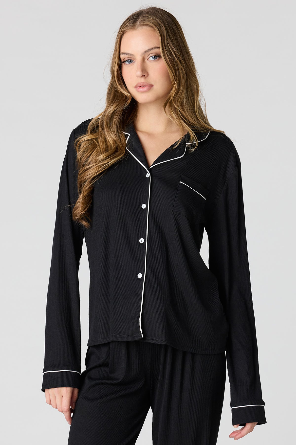 Vue alternative 2. Ensemble pyjama avec haut boutonné côtelé doux et pantalon