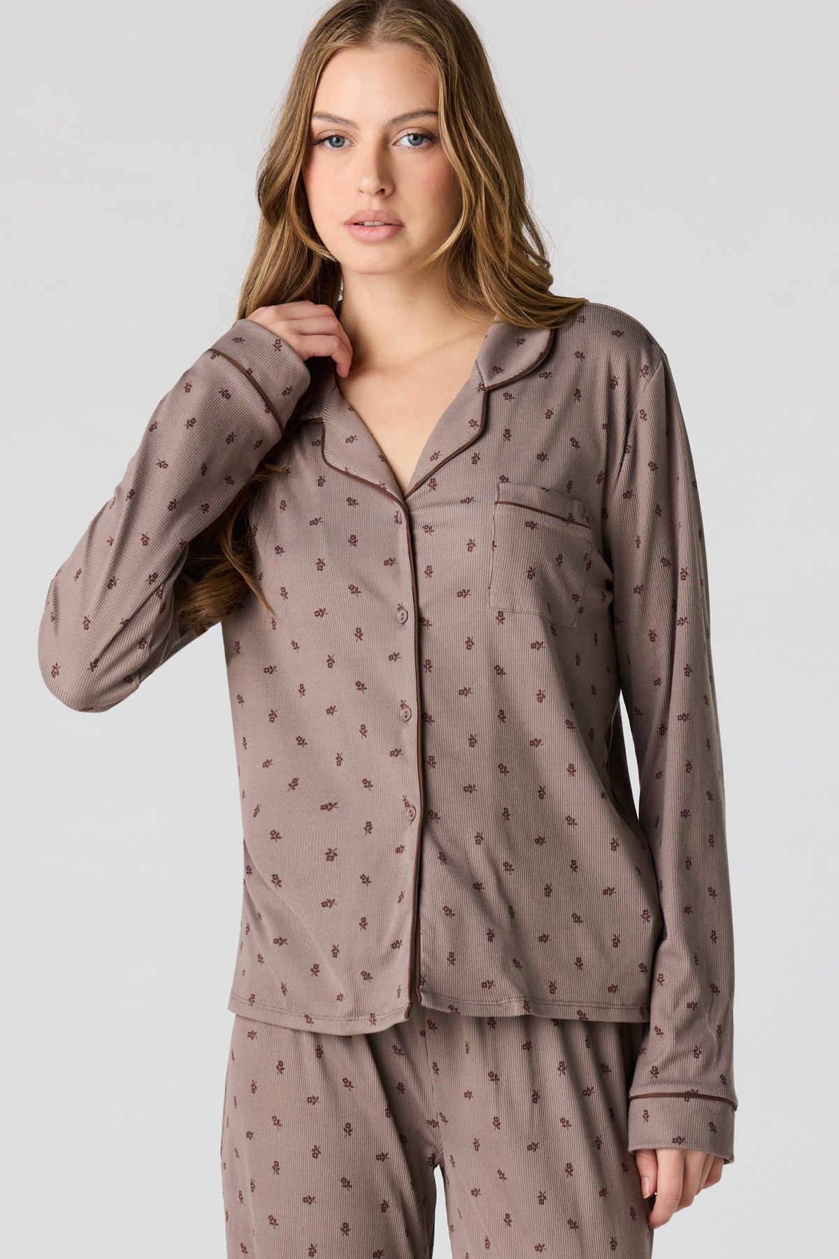 Vue alternative 2. Ensemble pyjama avec haut boutonné côtelé doux et pantalon