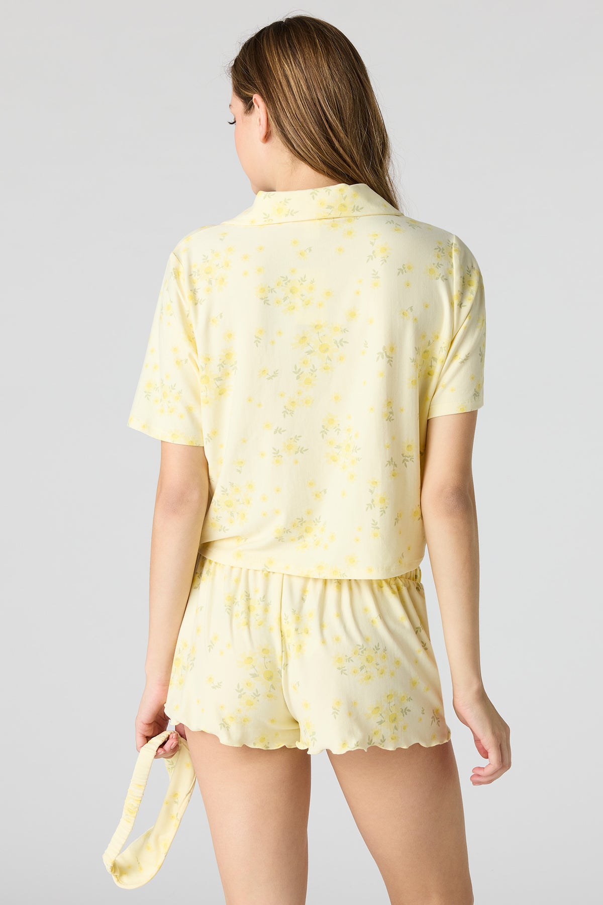 Vue alternative 2. Ensemble pyjama avec haut boutonné, short et masque de nuit
