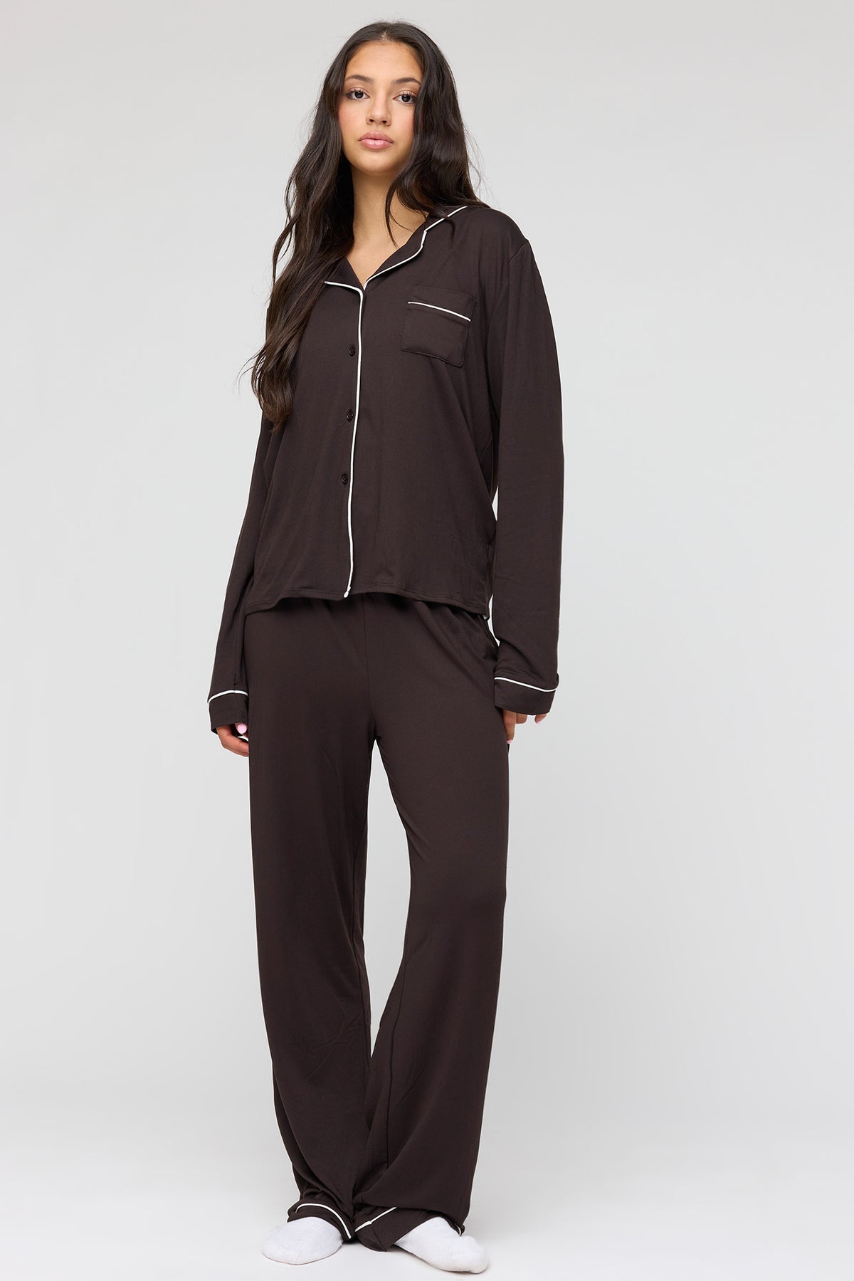 Ensemble pyjama avec haut boutonné et pantalon