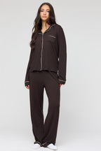 Ensemble pyjama avec haut boutonné et pantalon