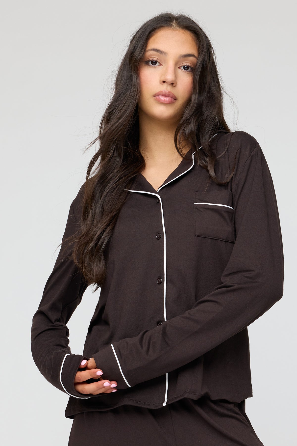 Vue alternative 4. Ensemble pyjama avec haut boutonné et pantalon