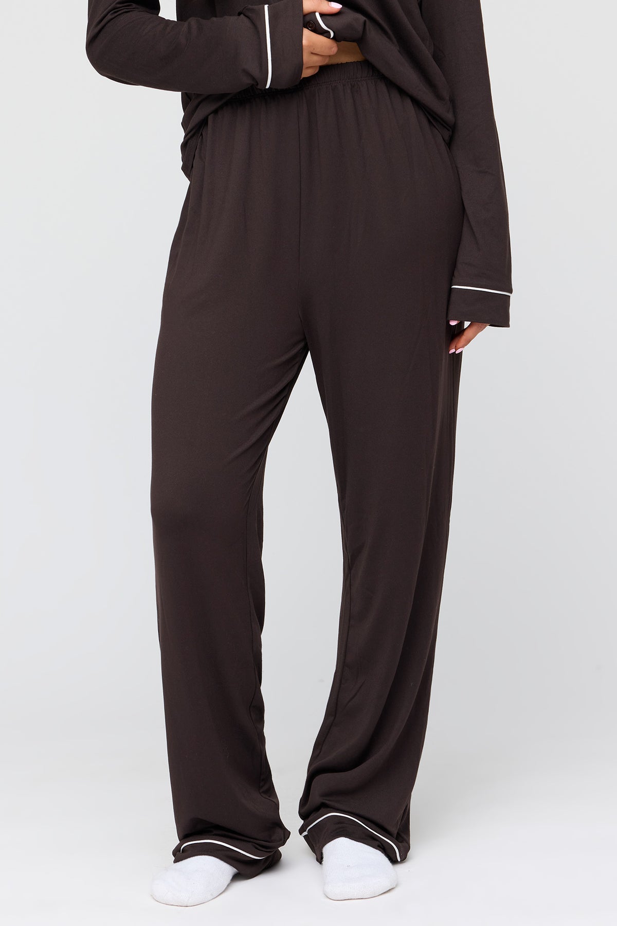 Vue alternative 2. Ensemble pyjama avec haut boutonné et pantalon