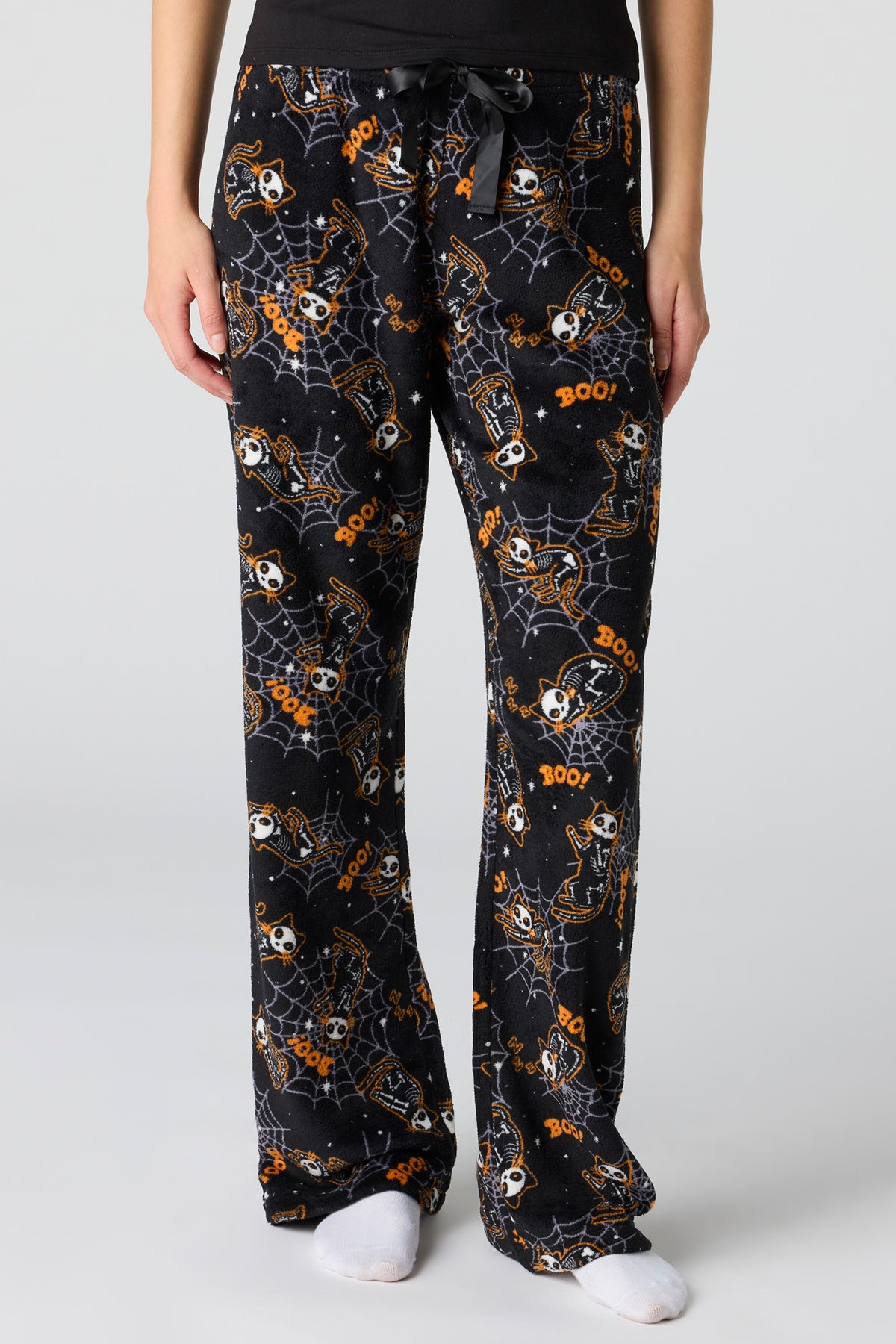 Alt View 3. Halloween Graphic T-Shirt & Plush Pant Pajama Set - Black