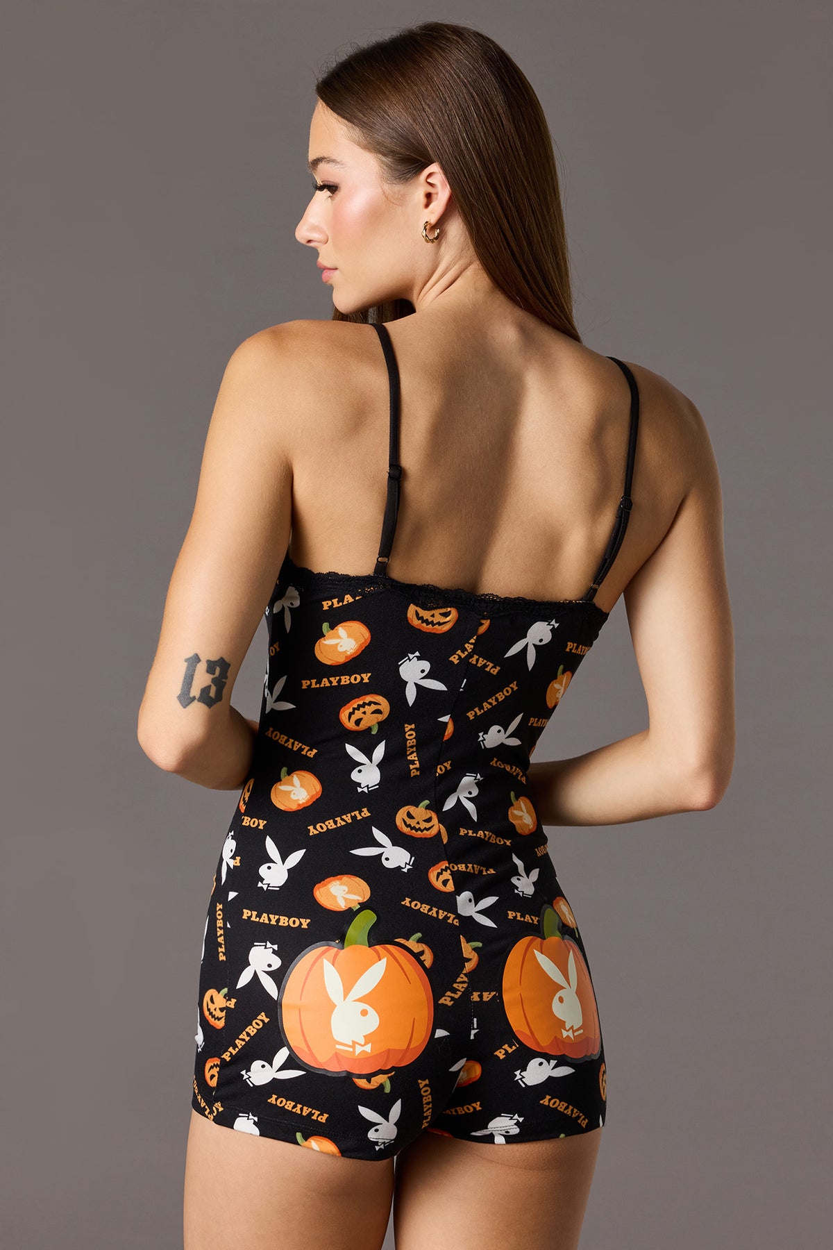 Vue alternative 2. Combi-short pyjama à imprimé Playboy Halloween 