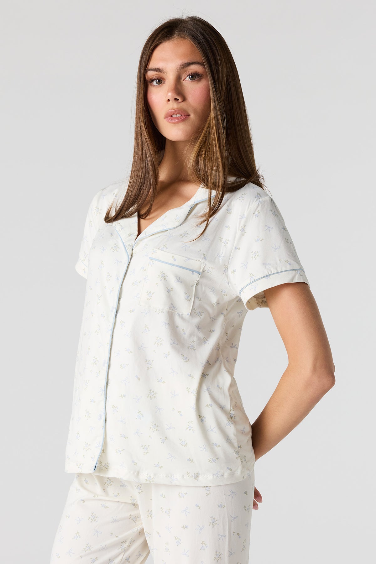 Vue alternative 2. Ensemble pyjama avec haut boutonné et pantalon