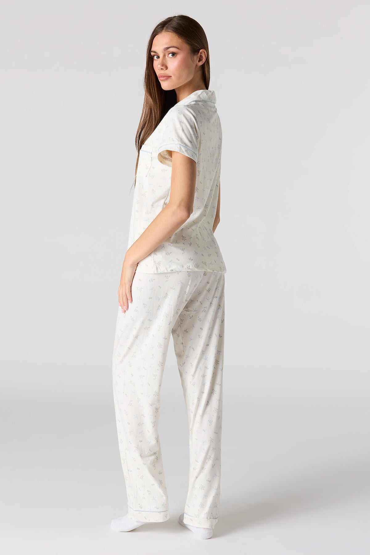 Vue alternative 4. Ensemble pyjama avec haut boutonné et pantalon
