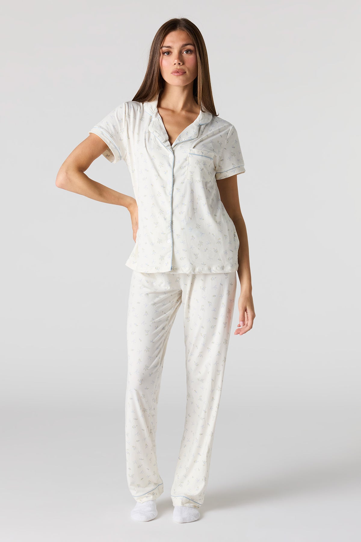 Ensemble pyjama avec haut boutonné et pantalon