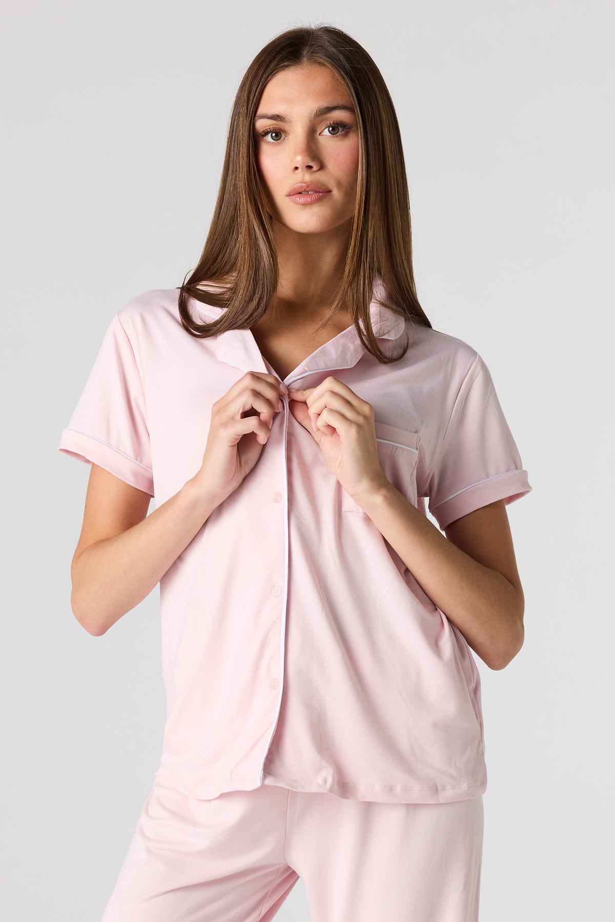 Vue alternative 2. Ensemble pyjama avec haut boutonné et pantalon