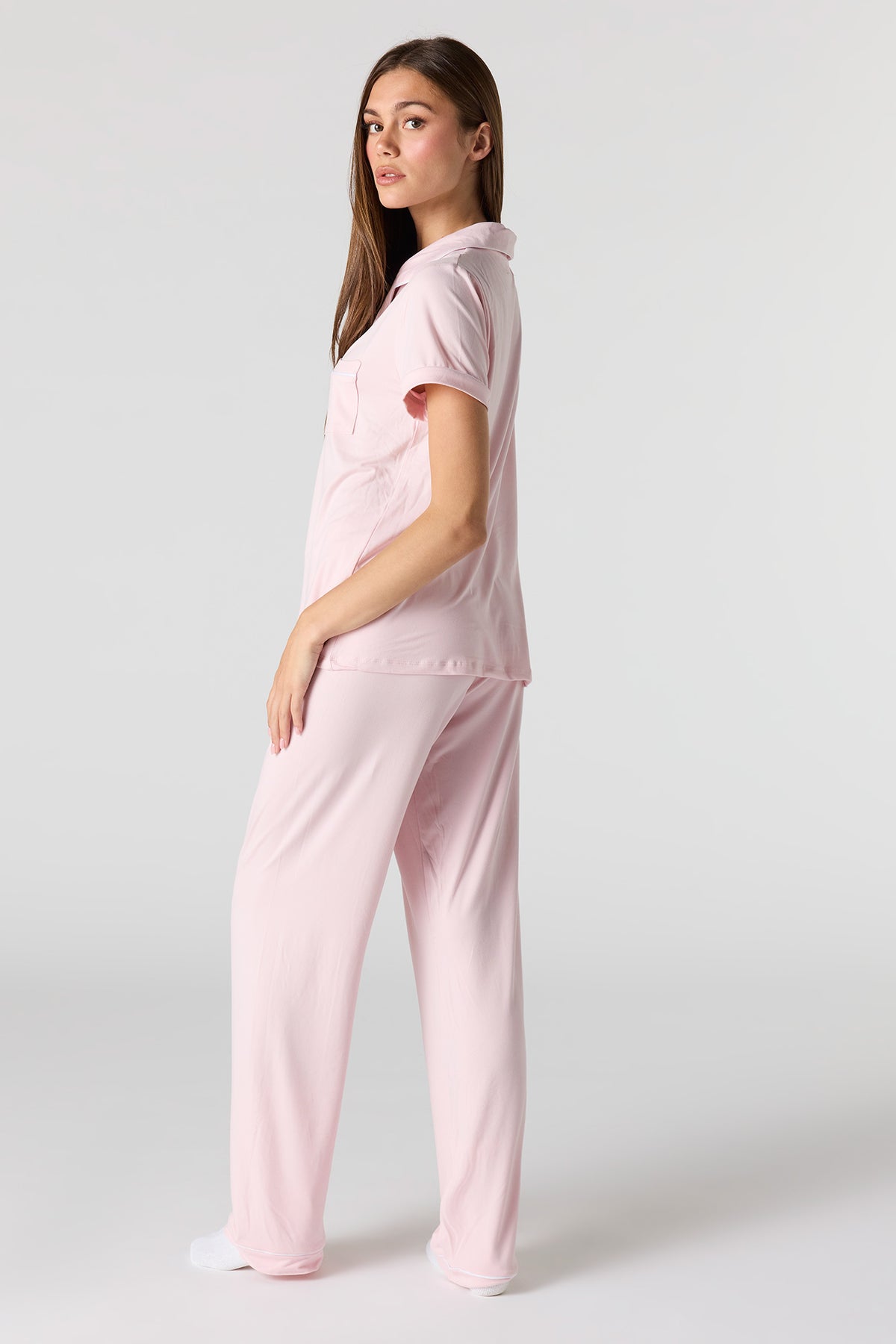 Vue alternative 4. Ensemble pyjama avec haut boutonné et pantalon