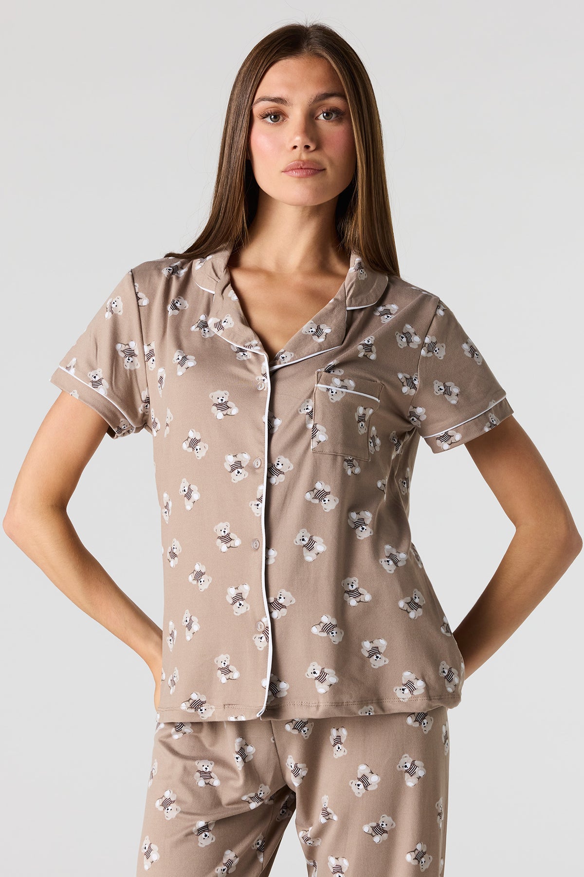 Vue alternative 2. Ensemble pyjama avec haut boutonné et pantalon