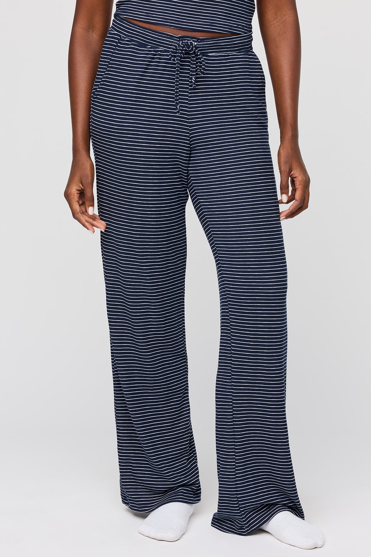 Alt View 3. Cami & Pant Printed Pajama Set - Navy