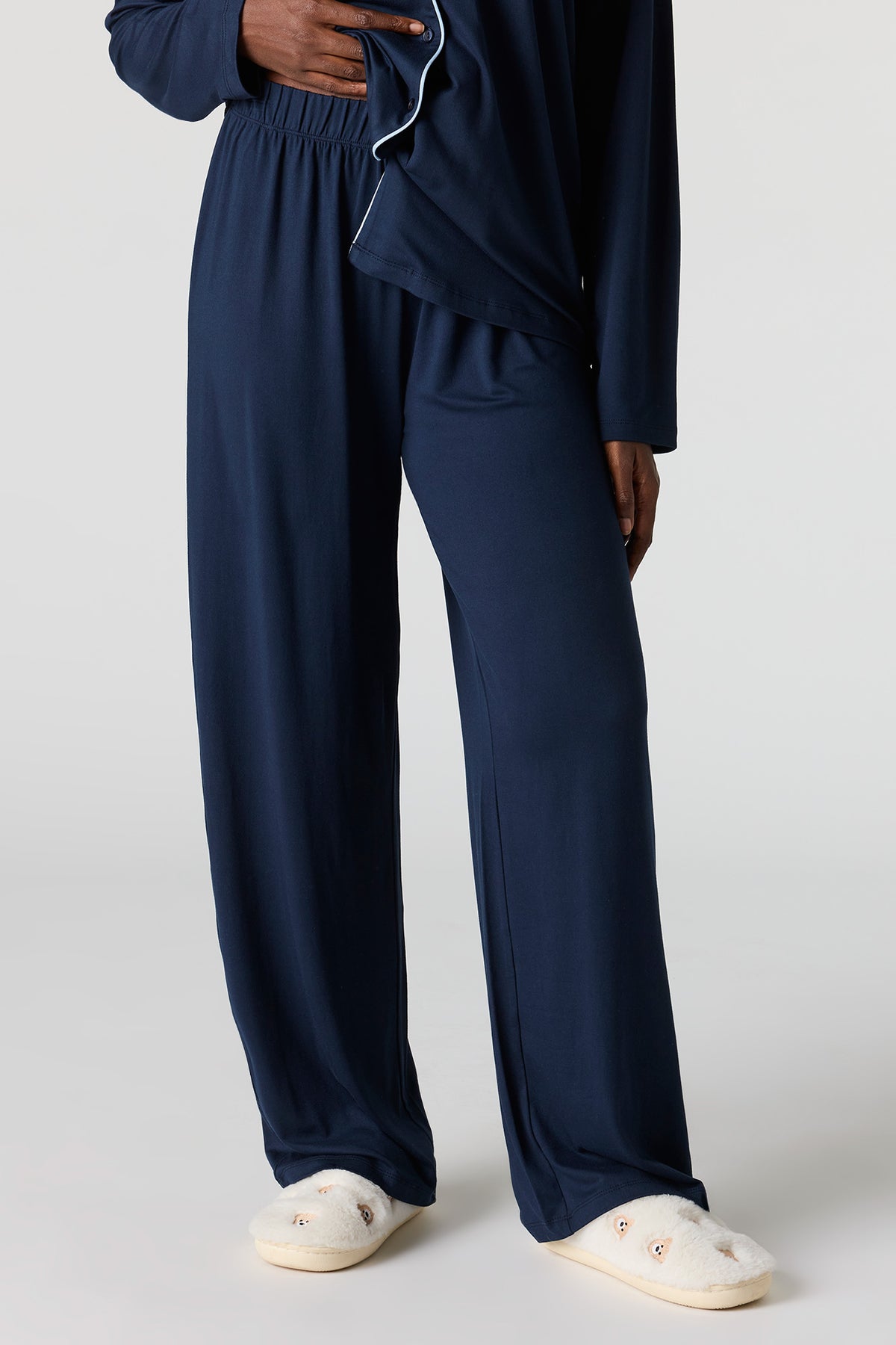 Vue alternative 3. Ensemble pyjama avec haut boutonné avec col et pantalons