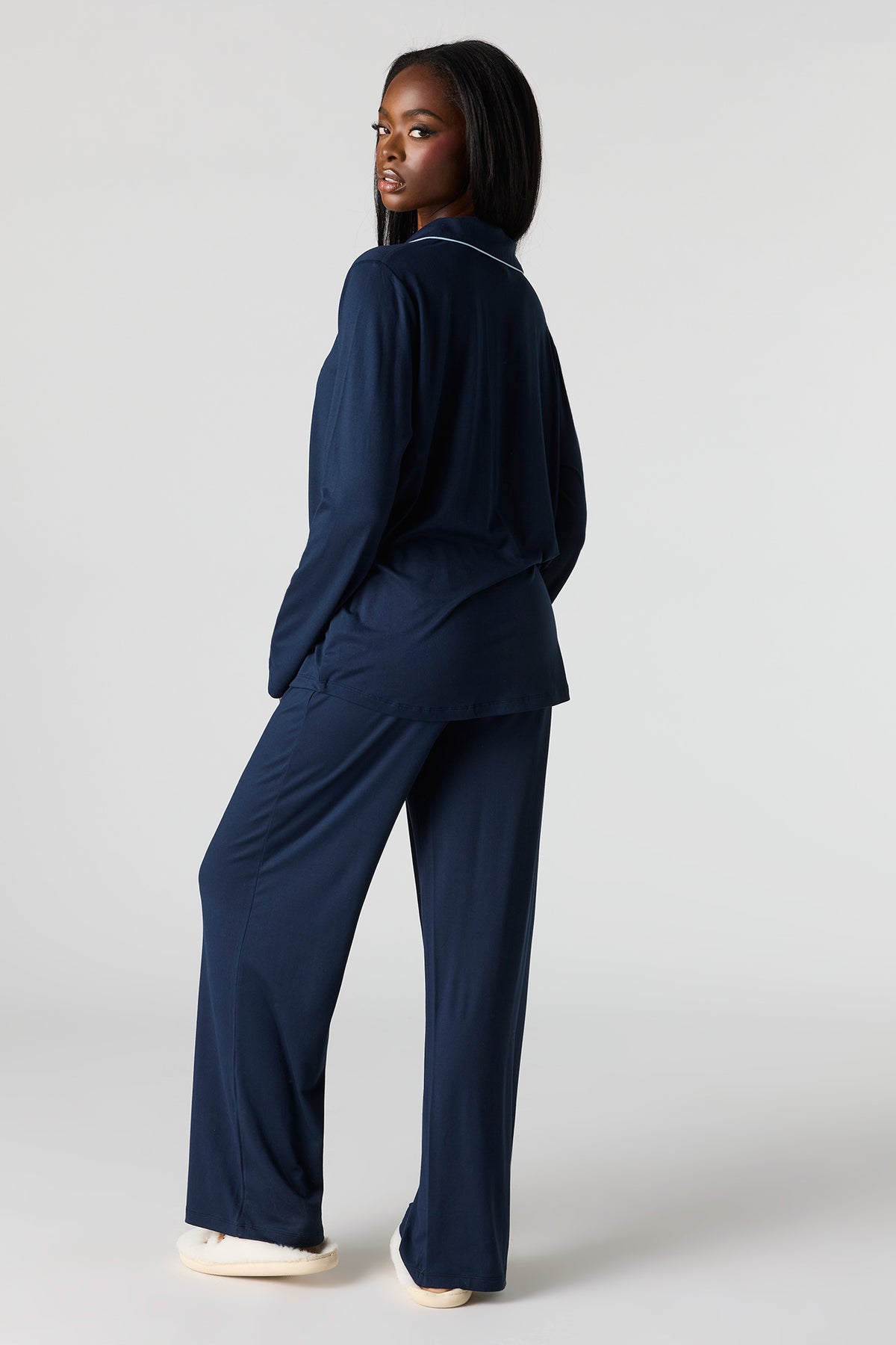 Vue alternative 4. Ensemble pyjama avec haut boutonné avec col et pantalons