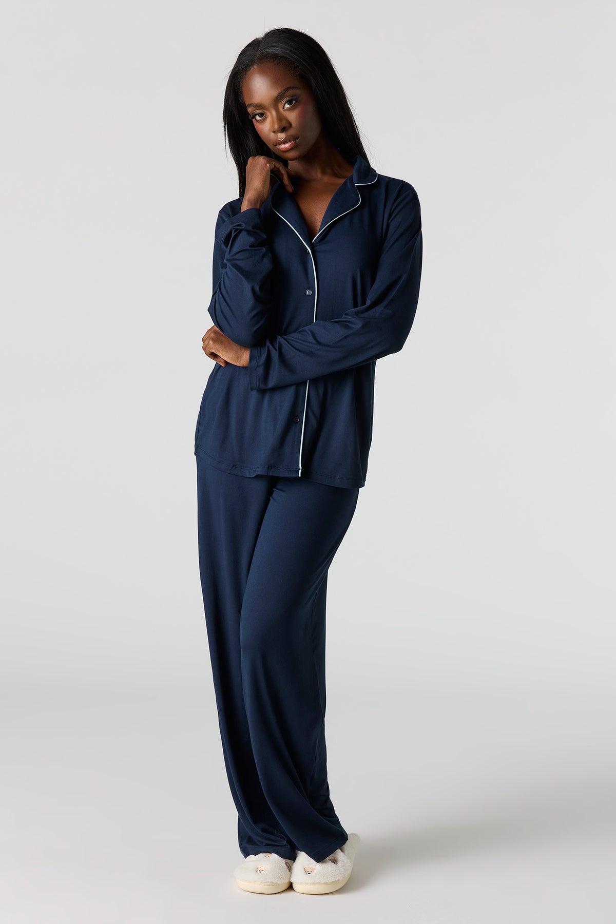 Ensemble pyjama avec haut boutonné avec col et pantalons