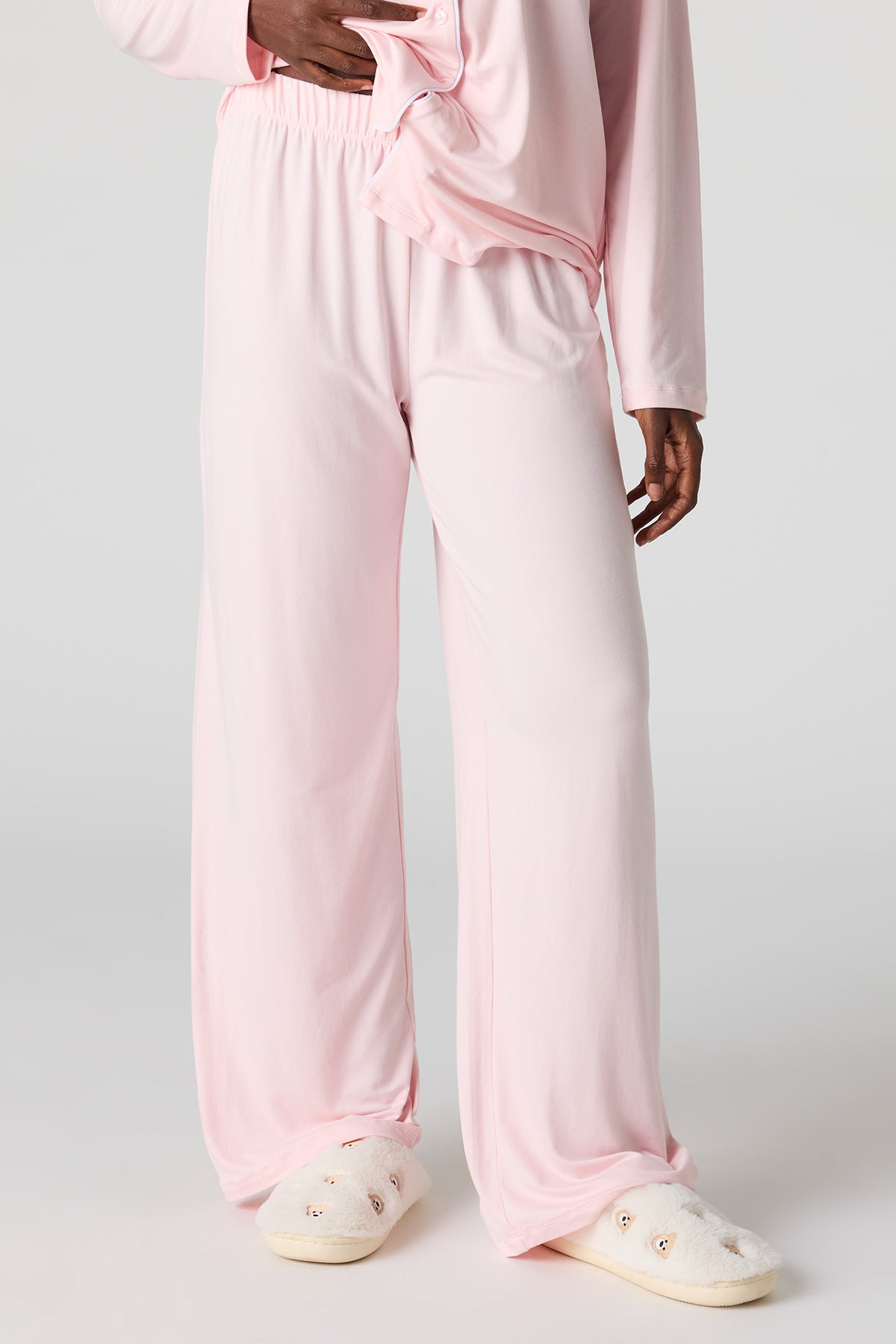 Vue alternative 3. Ensemble pyjama avec haut boutonné avec col et pantalons