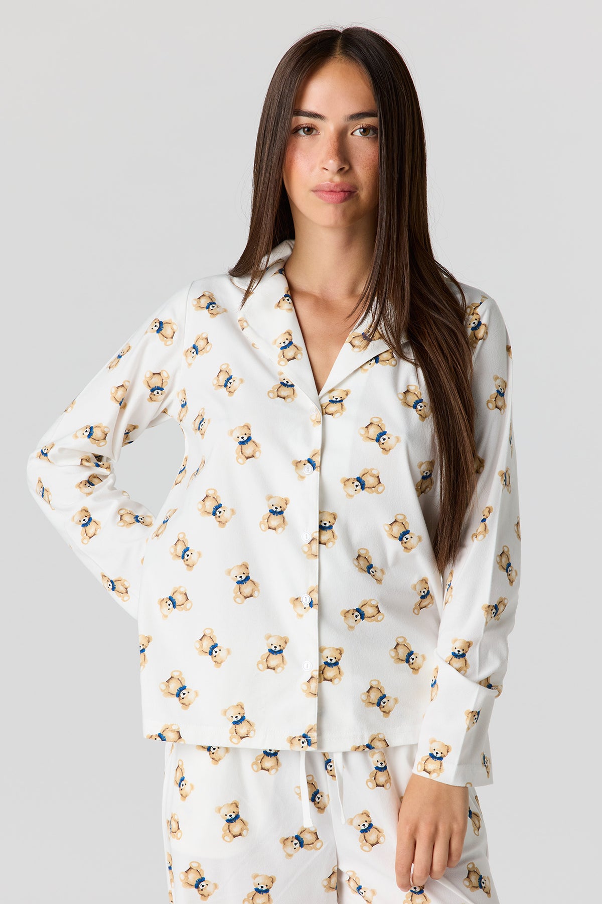 Vue alternative 2. Ensemble pyjama avec haut boutonné imprimé et pantalon