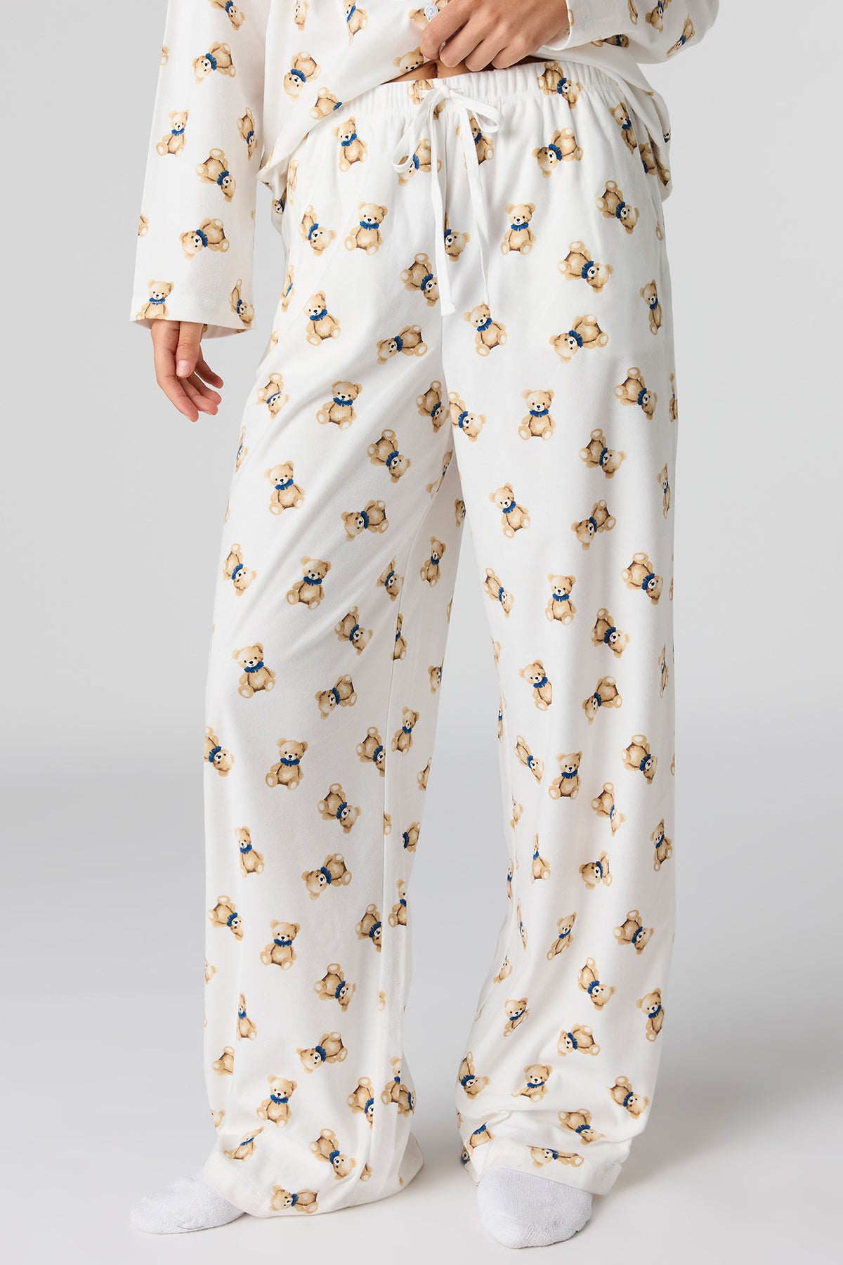 Vue alternative 3. Ensemble pyjama avec haut boutonné imprimé et pantalon