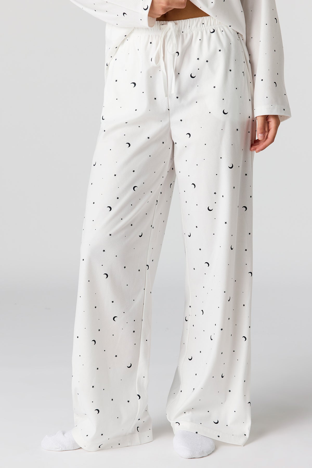 Alt View 3. Printed Button-Up Top & Pajama Pant Set - Ivory
