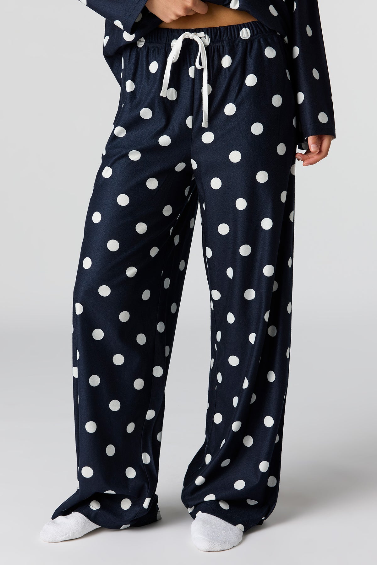 Vue alternative 3. Ensemble pyjama avec haut boutonné imprimé et pantalon