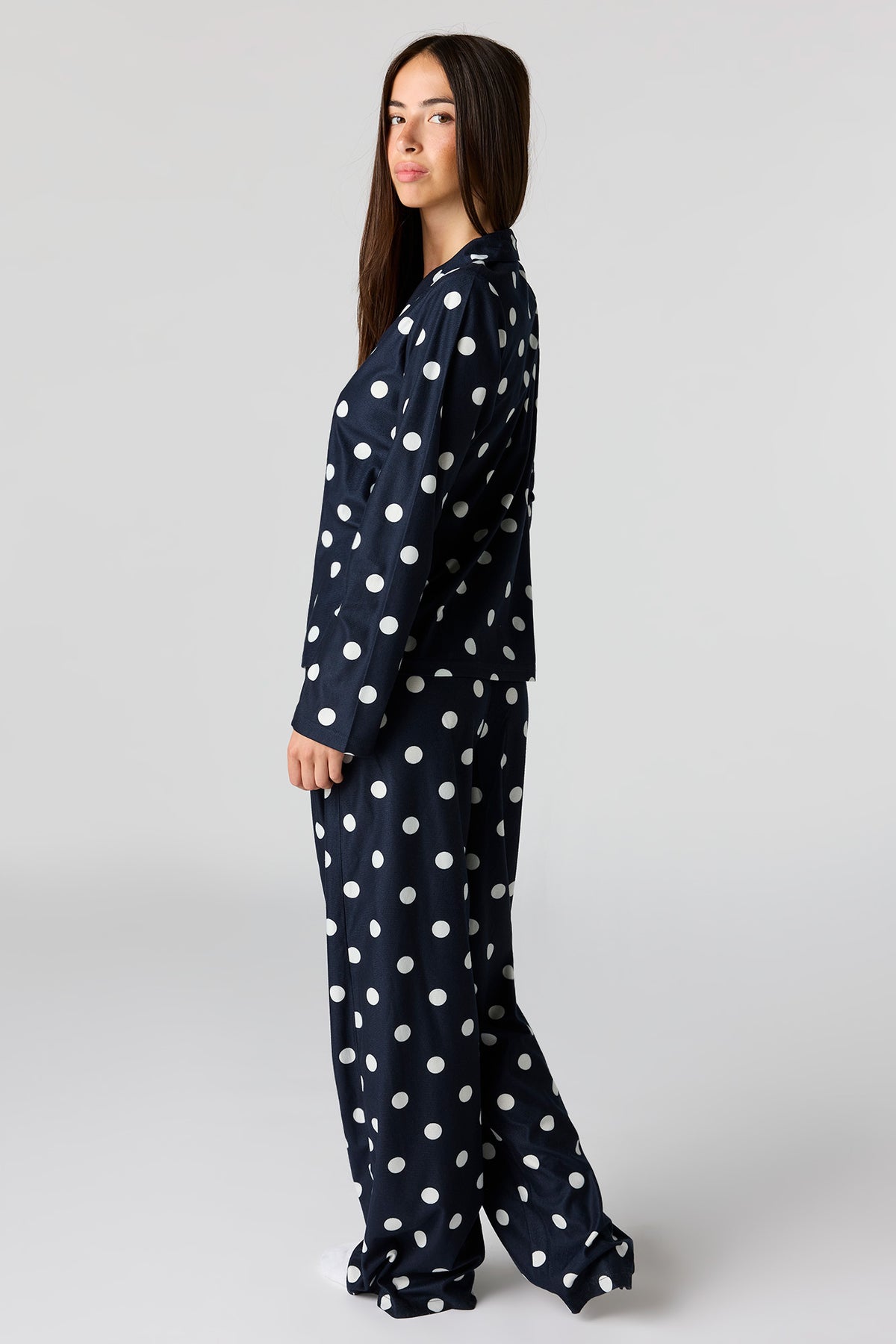 Vue alternative 4. Ensemble pyjama avec haut boutonné imprimé et pantalon