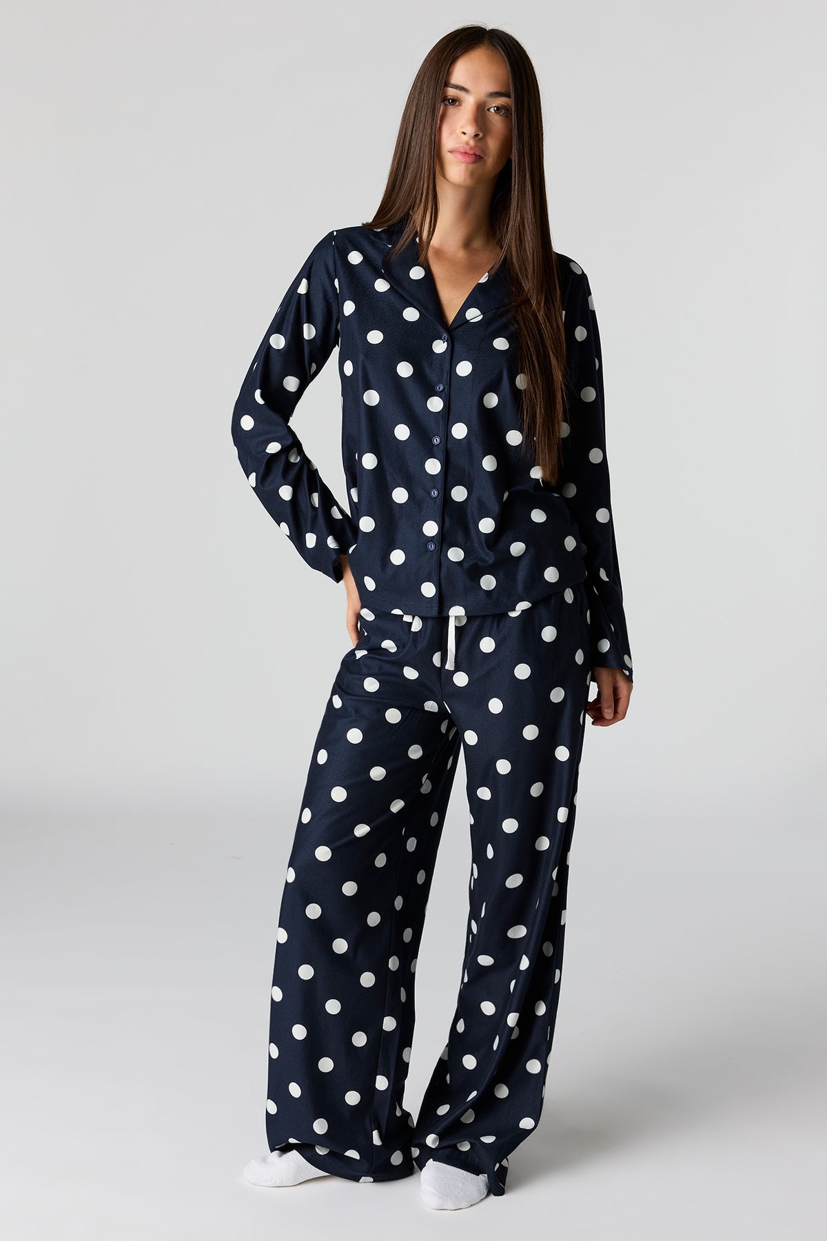 Ensemble pyjama avec haut boutonné imprimé et pantalon
