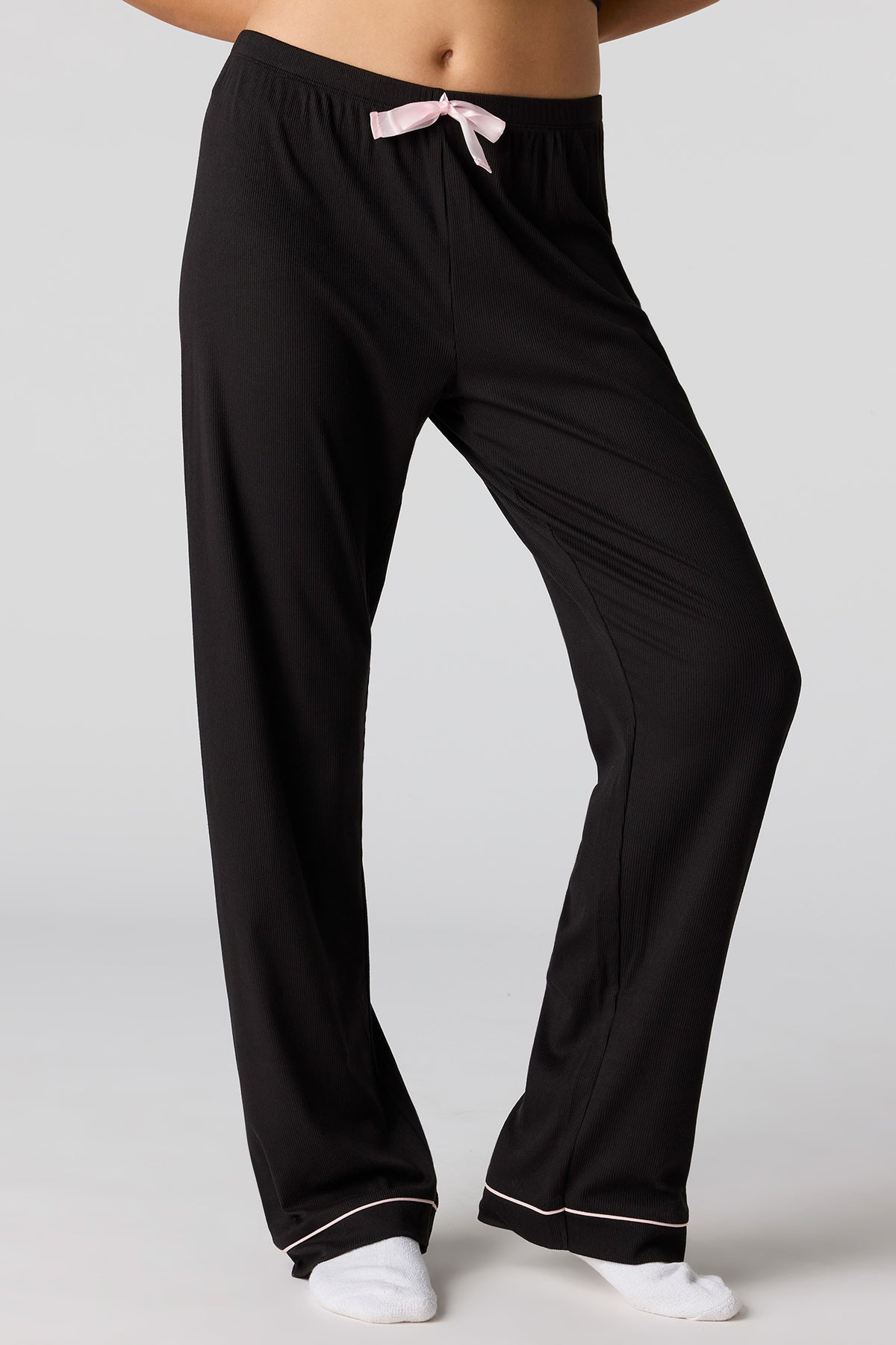 Vue alternative 3. Ensemble pyjama en satin avec haut boutonné et pantalon