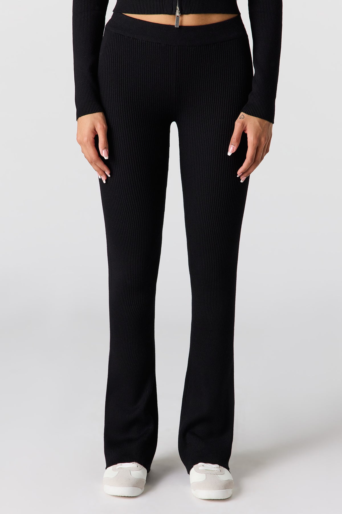 Vue alternative 2. Pantalon côtelé à jambe évasée
