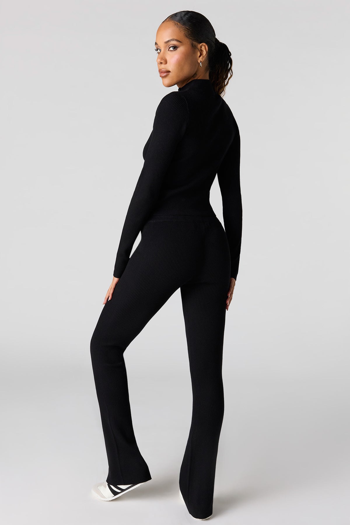 Vue alternative 3. Pantalon côtelé à jambe évasée