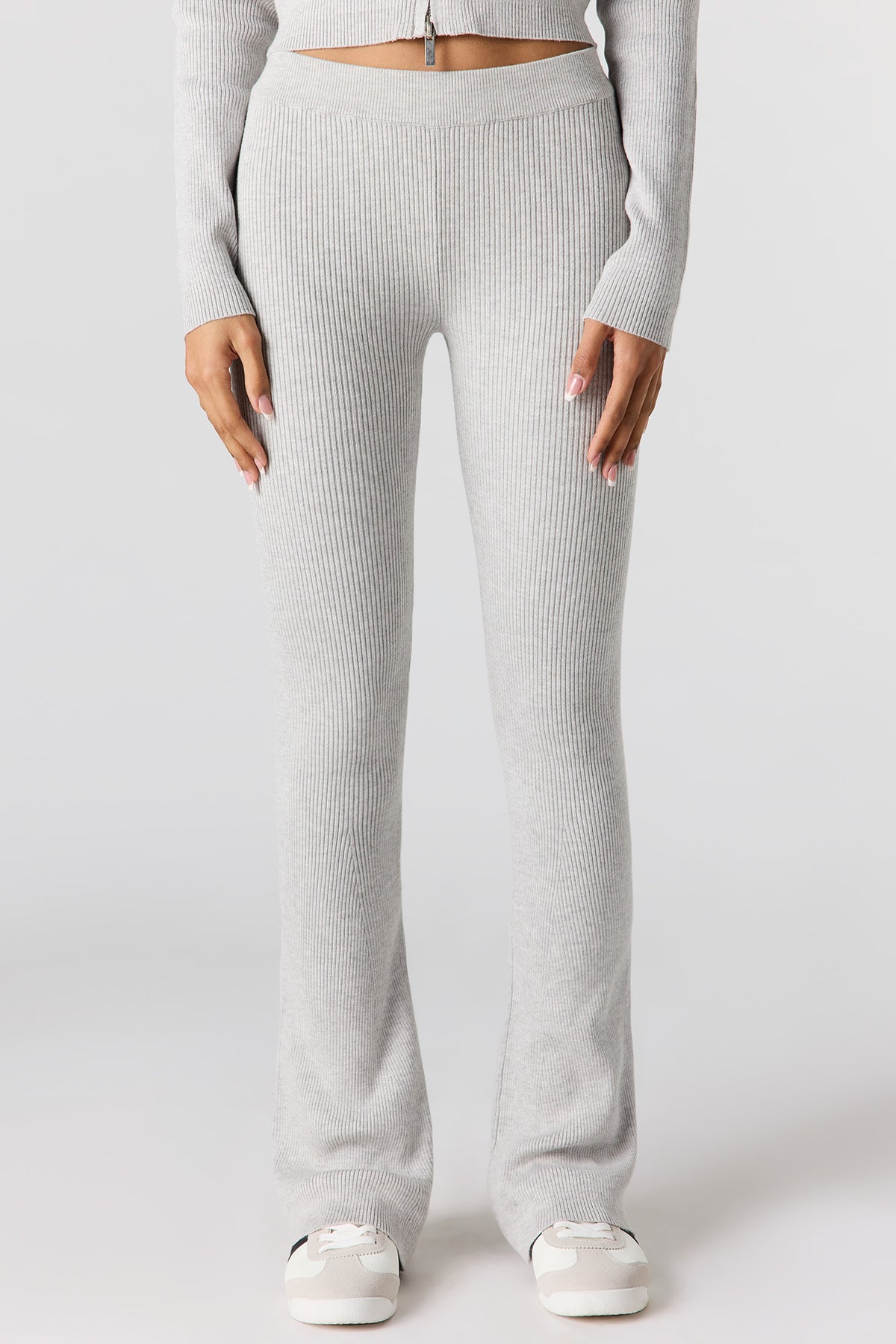 Vue alternative 2. Pantalon côtelé à jambe évasée