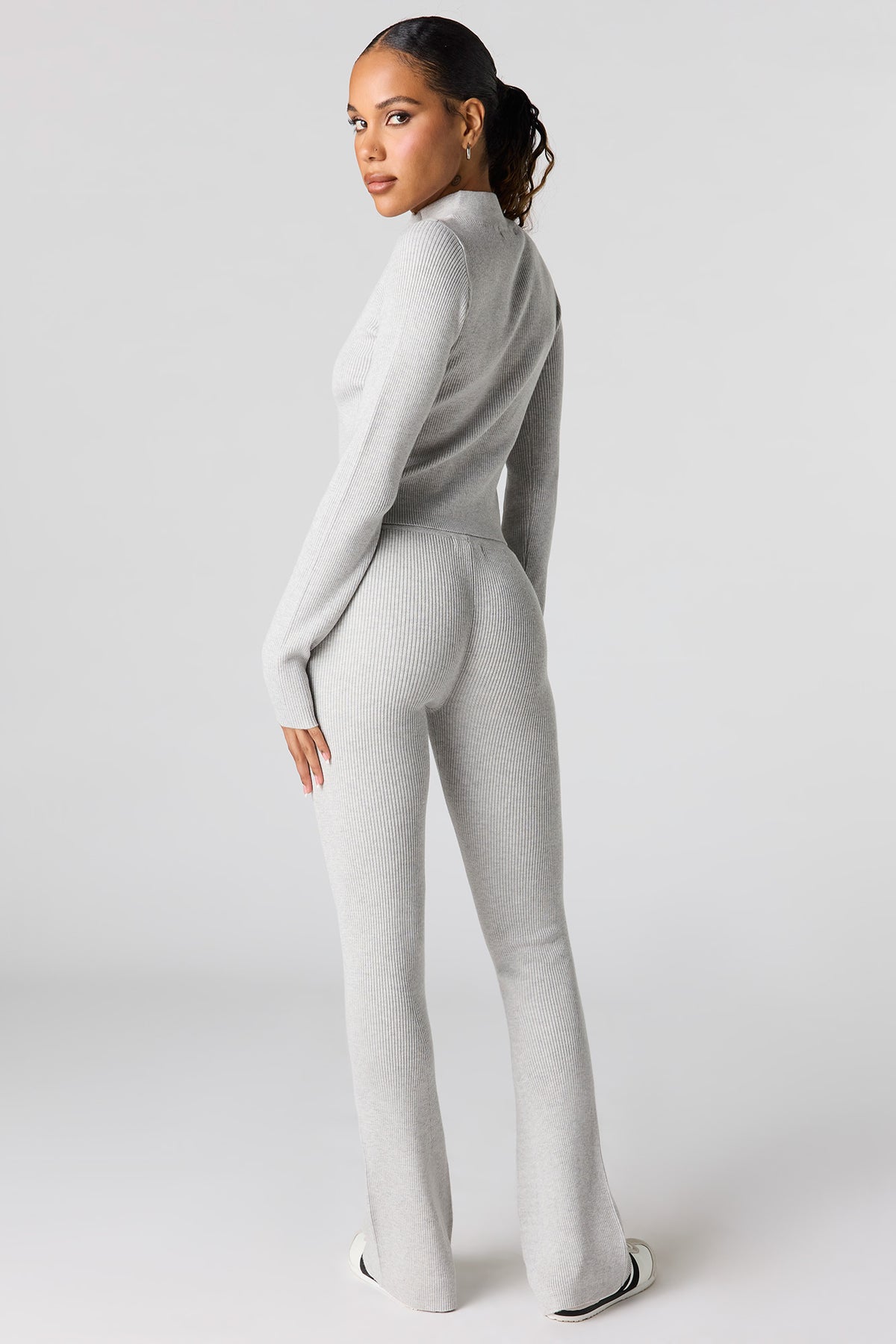 Vue alternative 3. Pantalon côtelé à jambe évasée