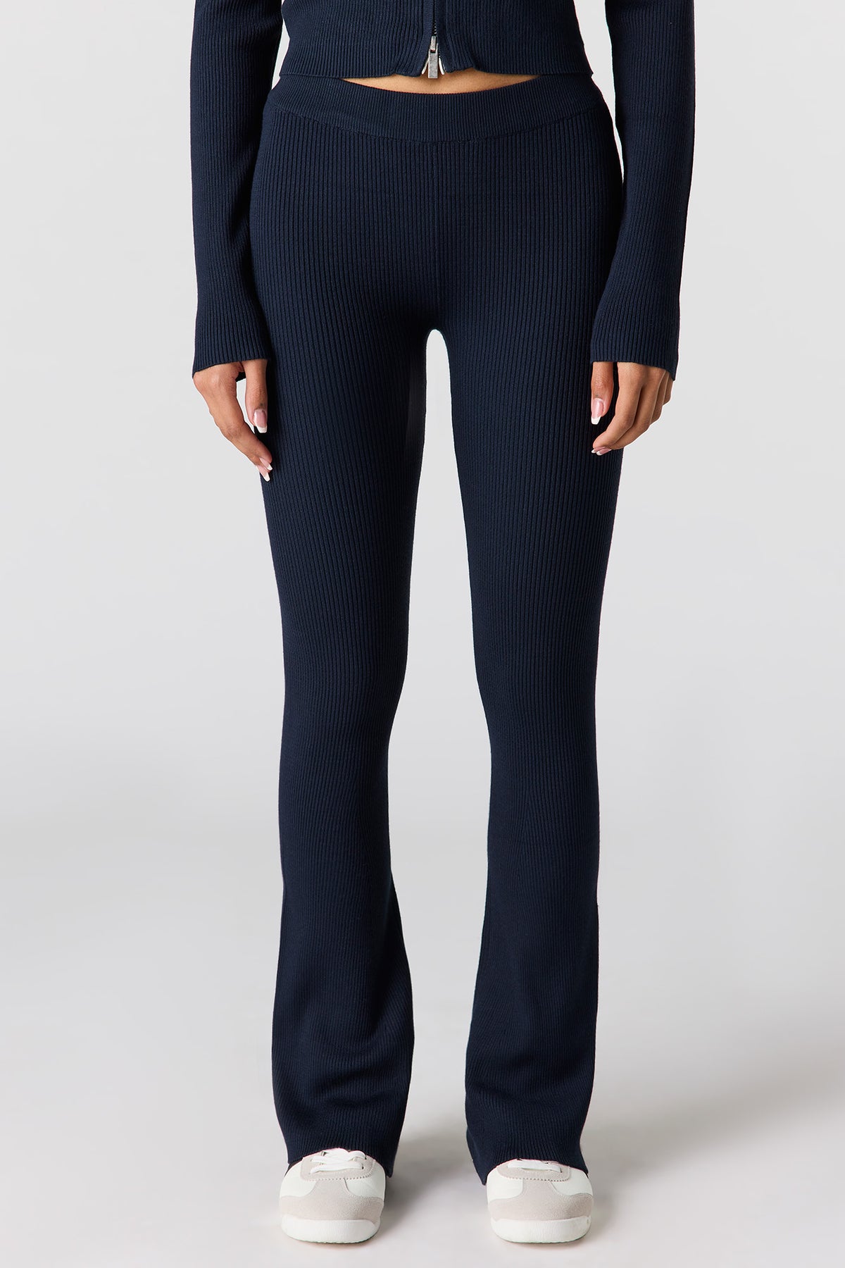 Vue alternative 2. Pantalon côtelé à jambe évasée