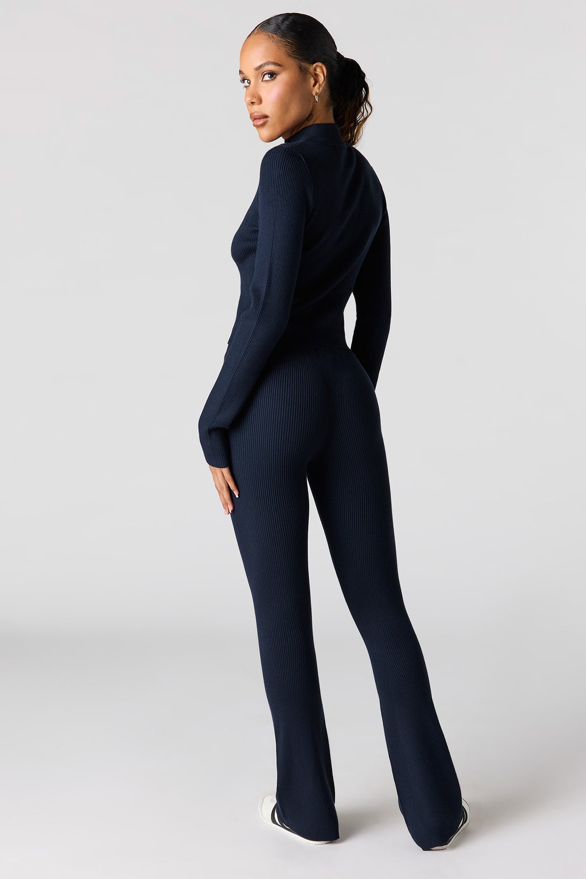 Vue alternative 3. Pantalon côtelé à jambe évasée