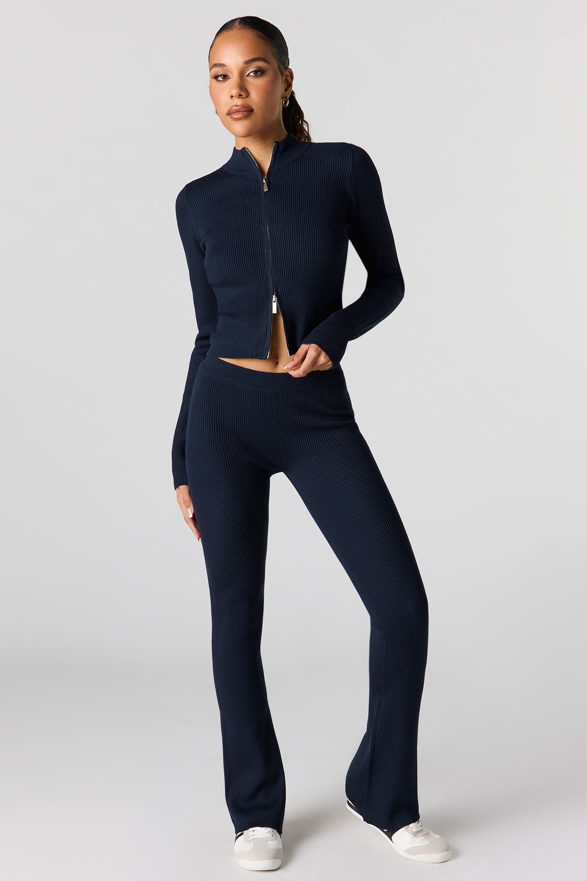 Vue alternative 4. Pantalon côtelé à jambe évasée