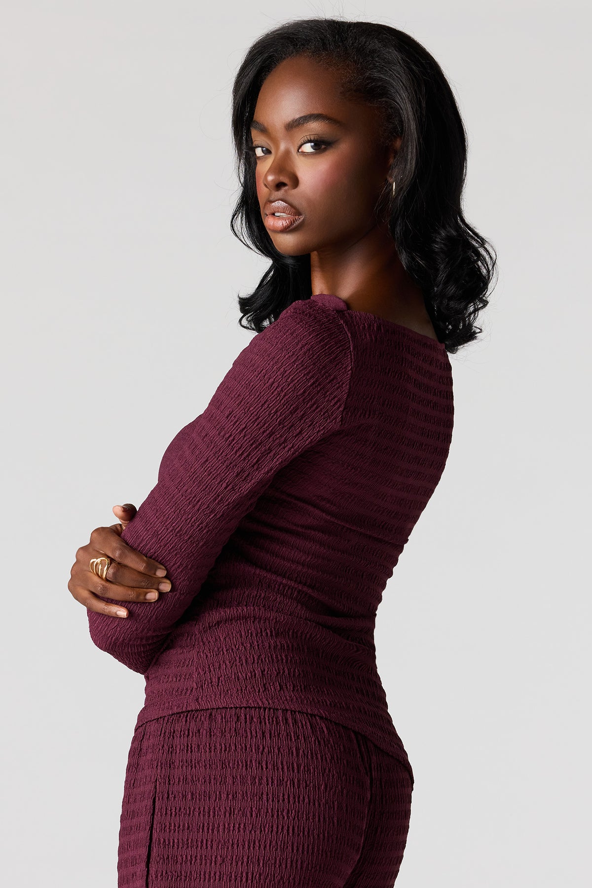 Vue alternative 2. Haut asymétrique texturé à manches longues