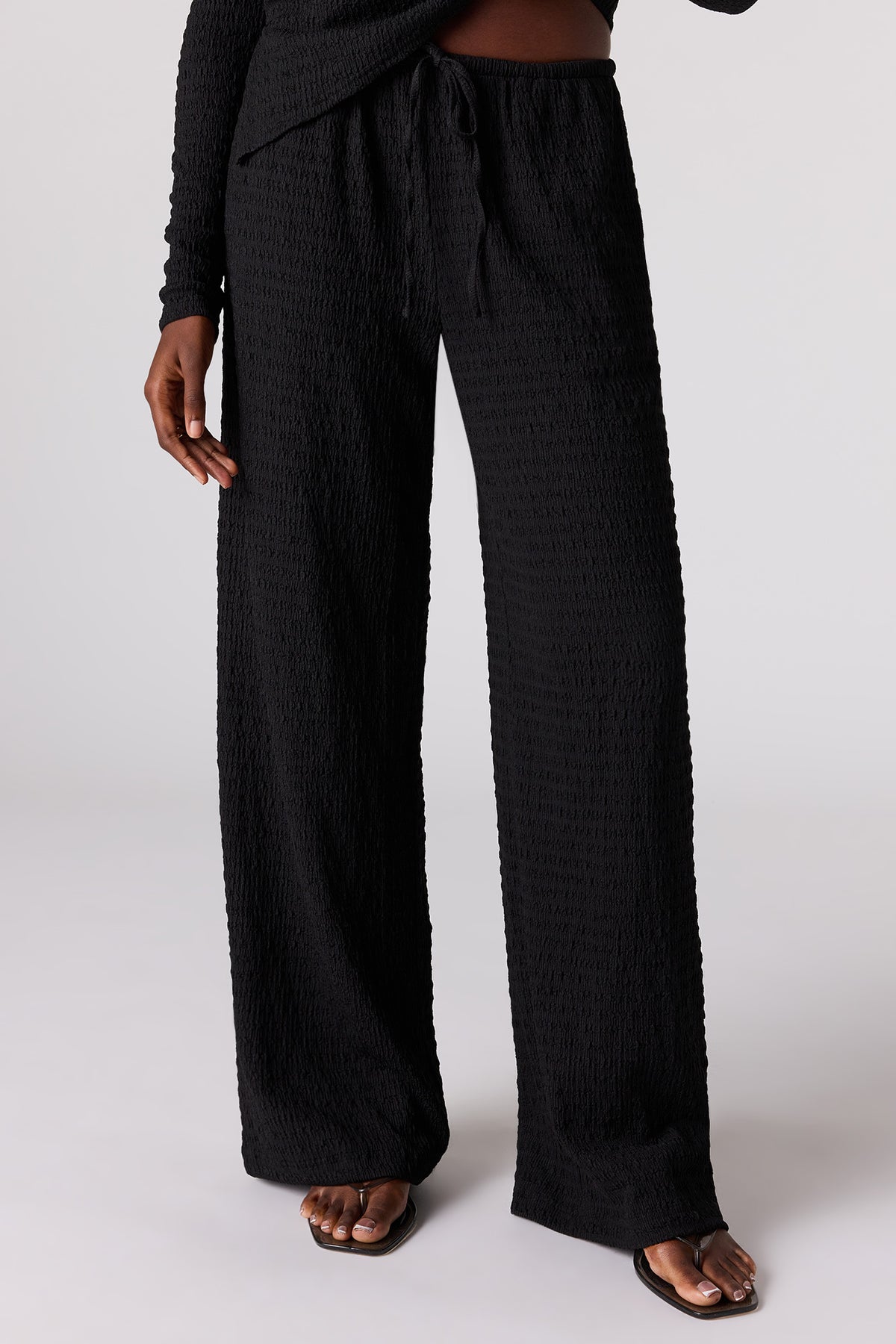 Vue alternative 2. Pantalon texturé à jambe large