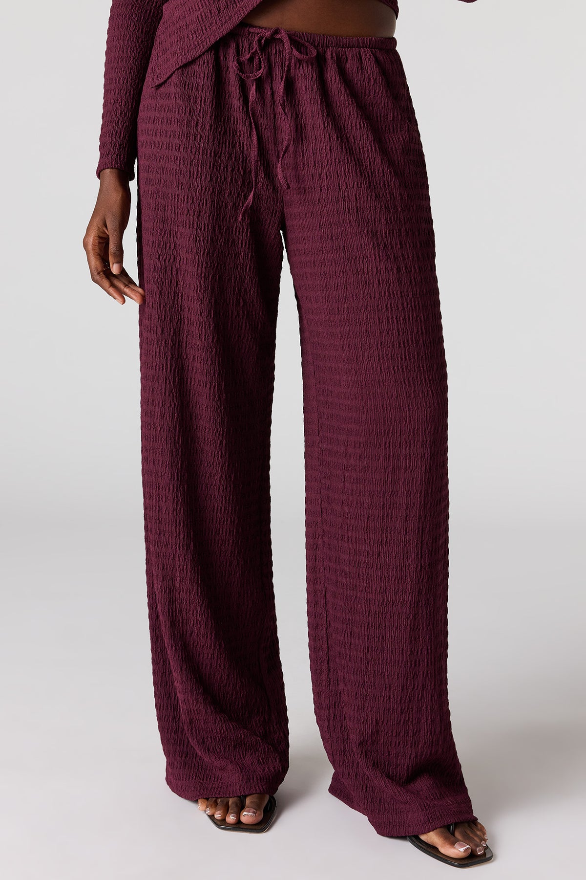 Vue alternative 2. Pantalon texturé à jambe large