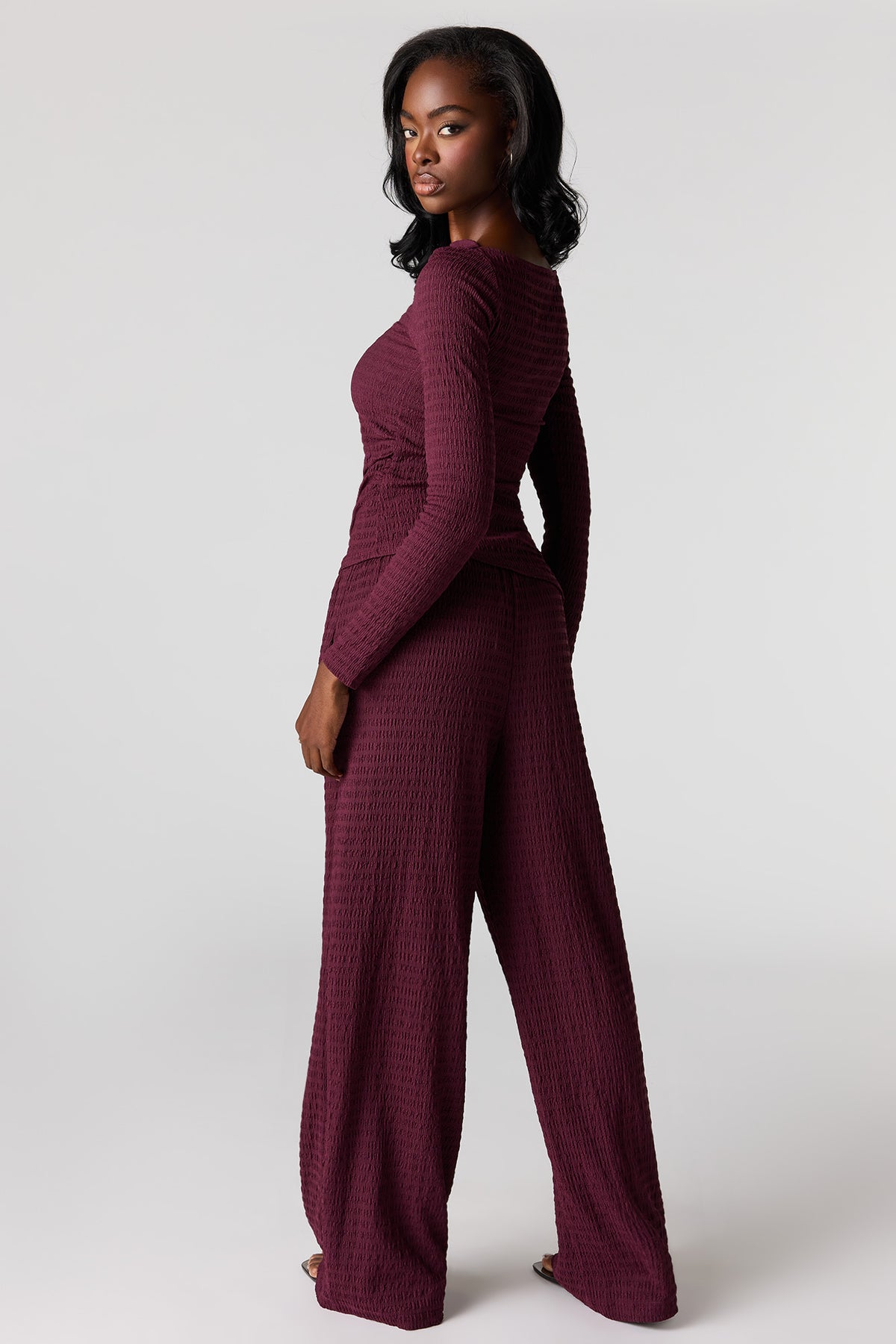 Vue alternative 3. Pantalon texturé à jambe large
