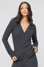 Gris foncé