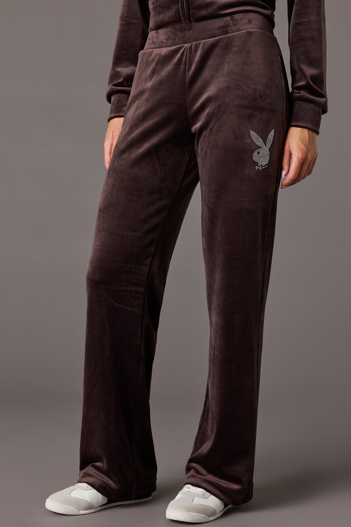 Vue alternative 2. Pantalon en velours à imprimé Playboy orné de pierres du Rhin
