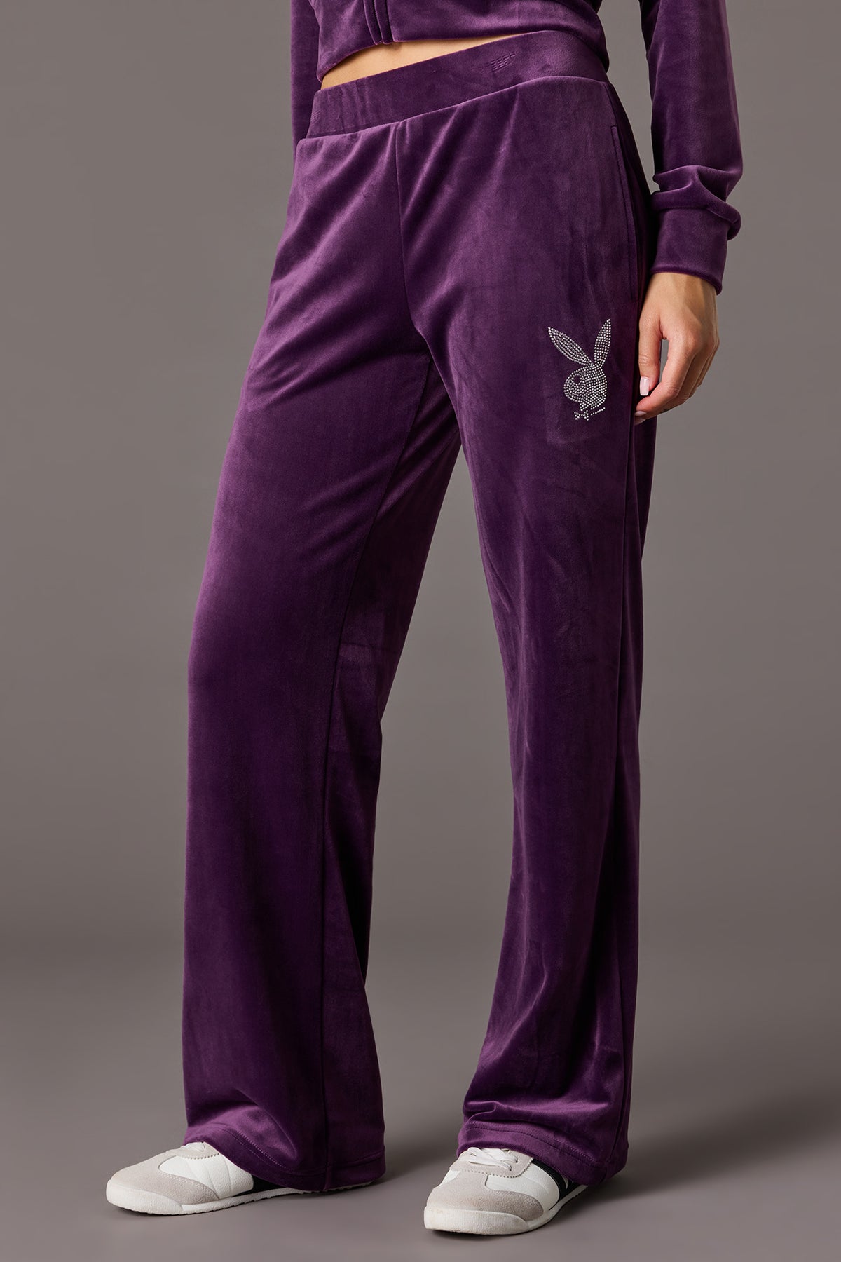 Vue alternative 2. Pantalon en velours à imprimé Playboy orné de pierres du Rhin
