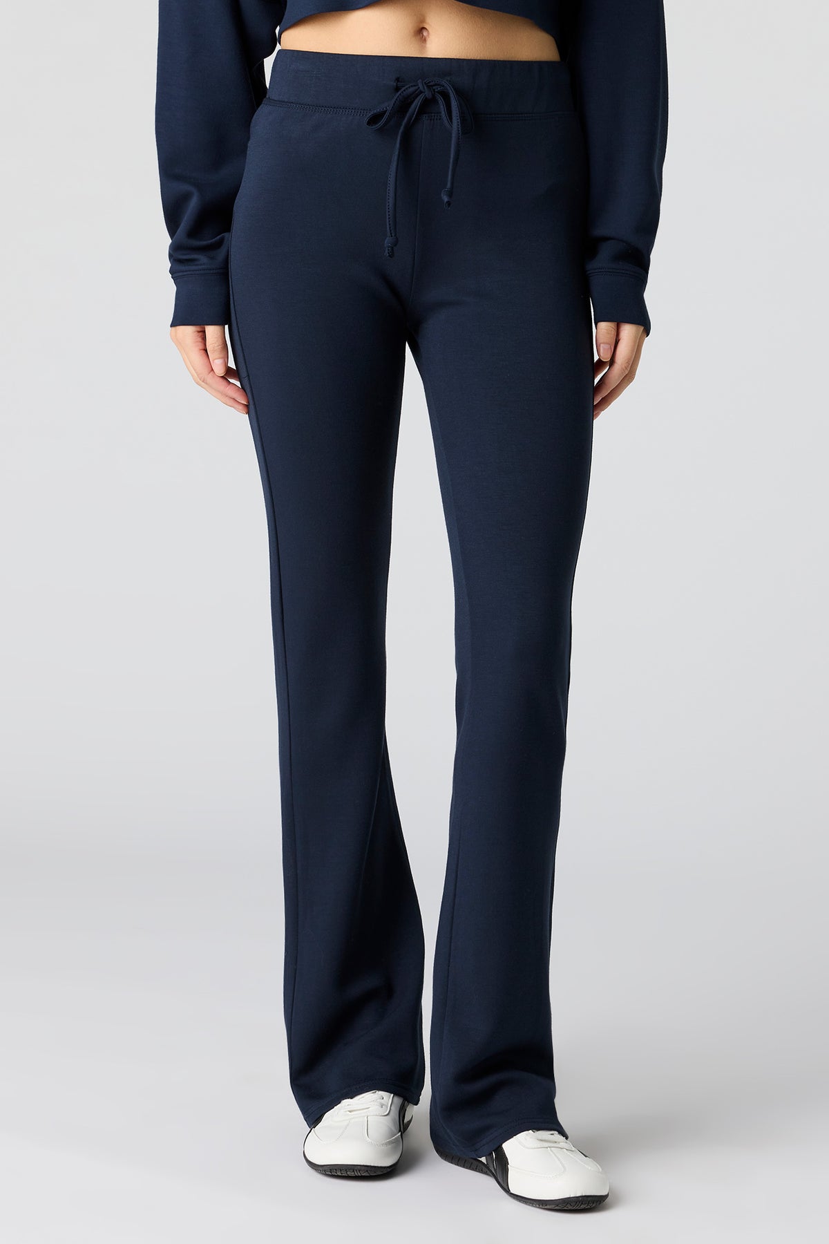 Vue alternative 2. Pantalon Sommer Ray à jambe évasée en scuba