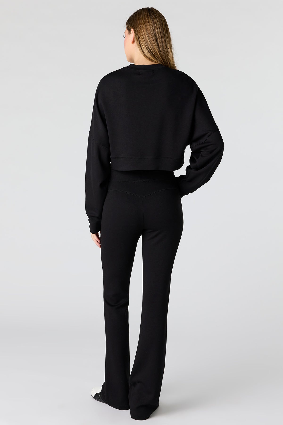 Vue alternative 3. Pantalon Sommer Ray à jambe évasée en scuba