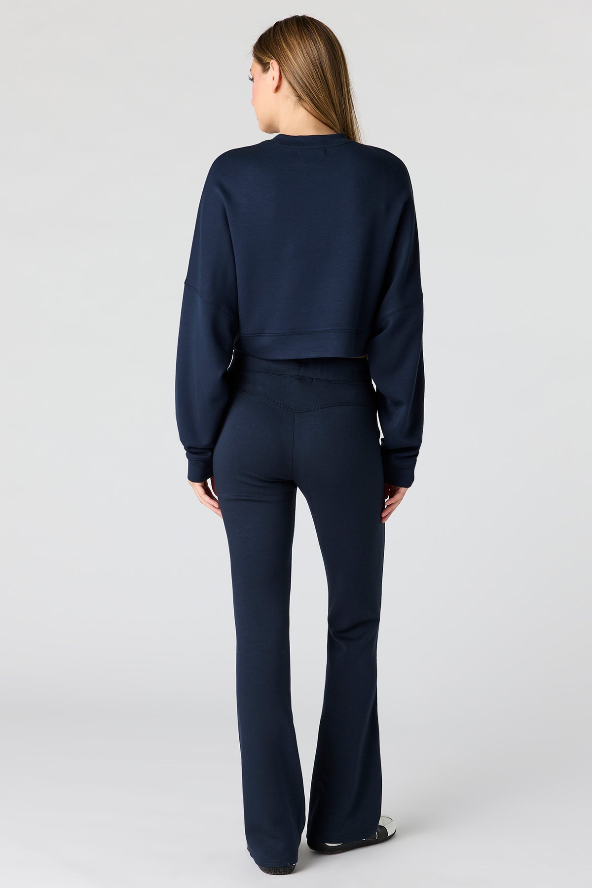 Vue alternative 3. Pantalon Sommer Ray à jambe évasée en scuba